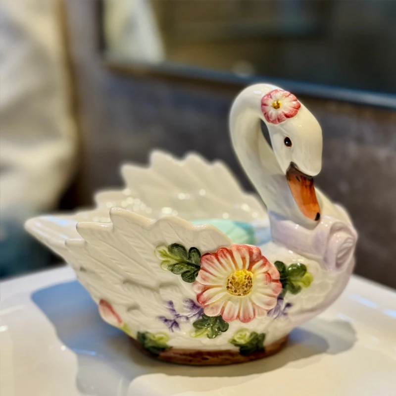 

Creative Ceramic Soap Box, Light luxury Cute Swan Shaped Soap Dishes, Home Bathroom Kitchen Supplies, Bathroom storage rack, 1Pc