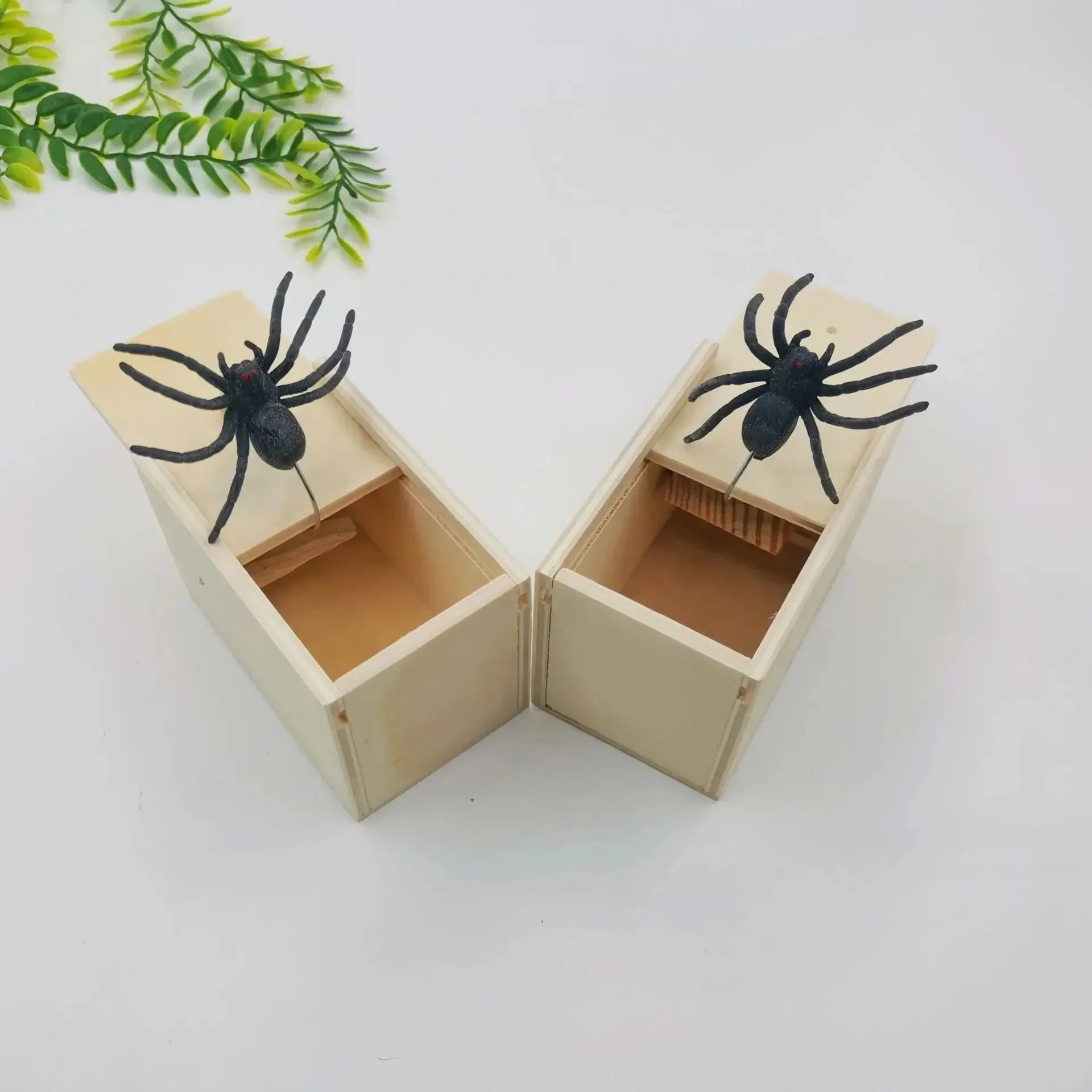 Trick Spider Funny Scare Box Wooden Hide Box Quality Prank Creative Scary Fun Spider Box Fun Game Trick Friends Office Toys