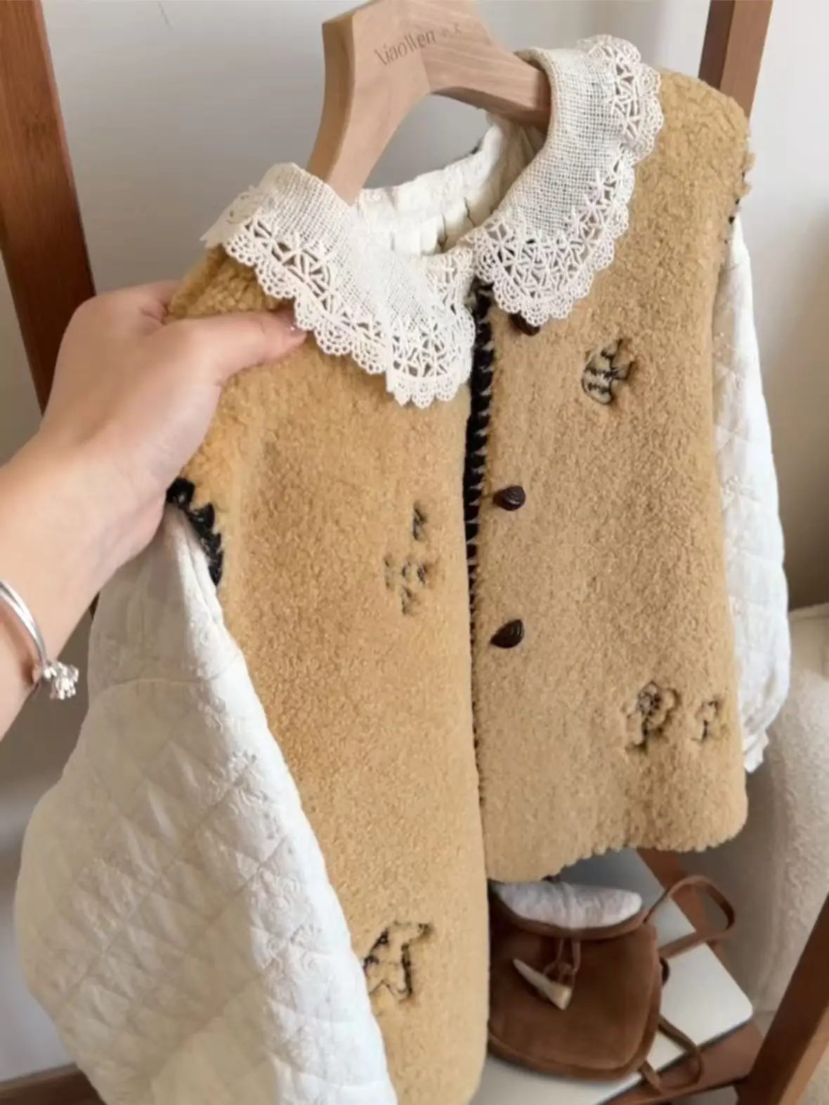 

Faionable round Ne Button up Printed Lamb Fur Vest Women's Autumn Winter New Sle Layering Trendy Vest Commute Sle