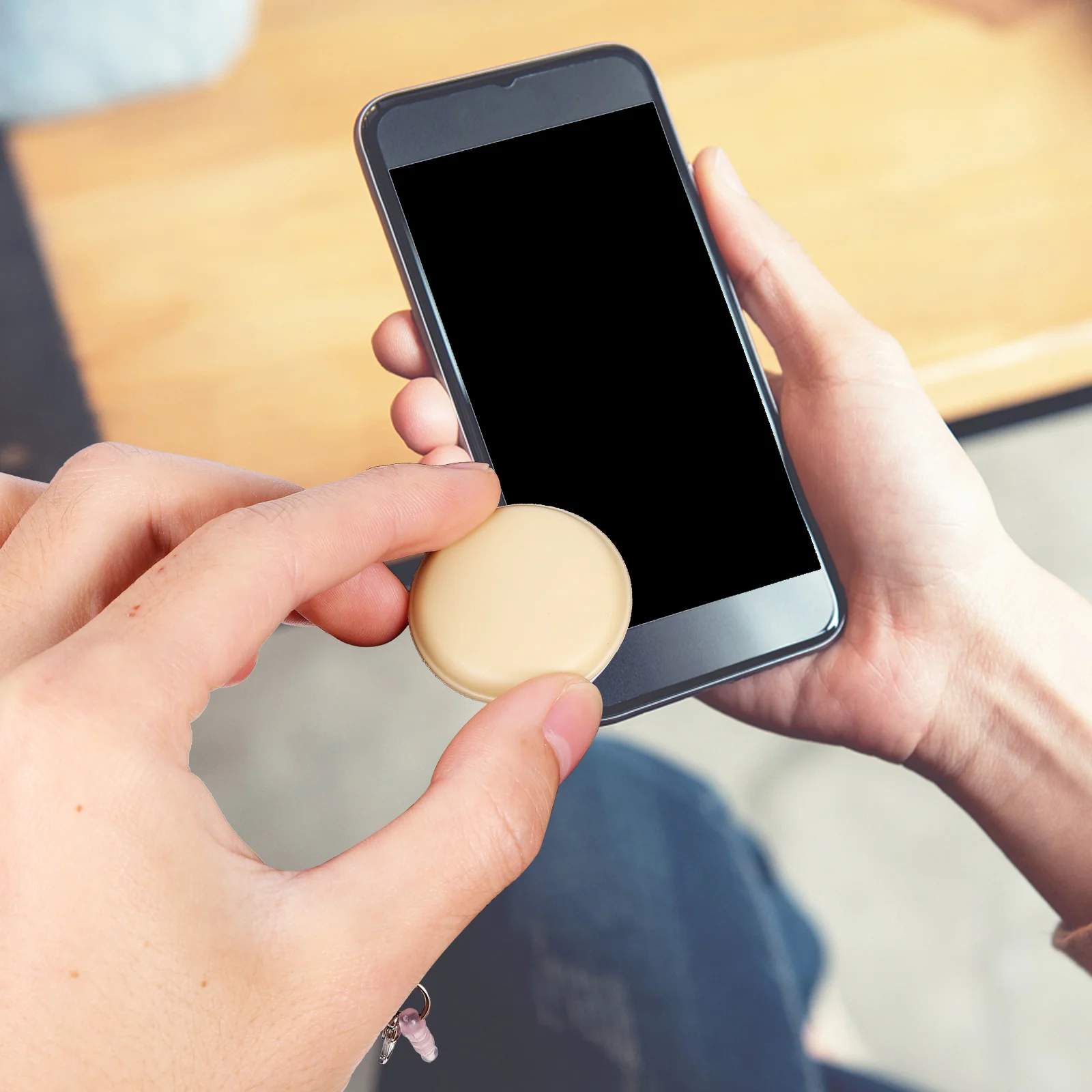 

4Pcs Screen Wipes Macaron Shaped Phone Screen Cleaner Decorative Pendant Mobile Phone Tablet Camera Lens Cleaning Wipes