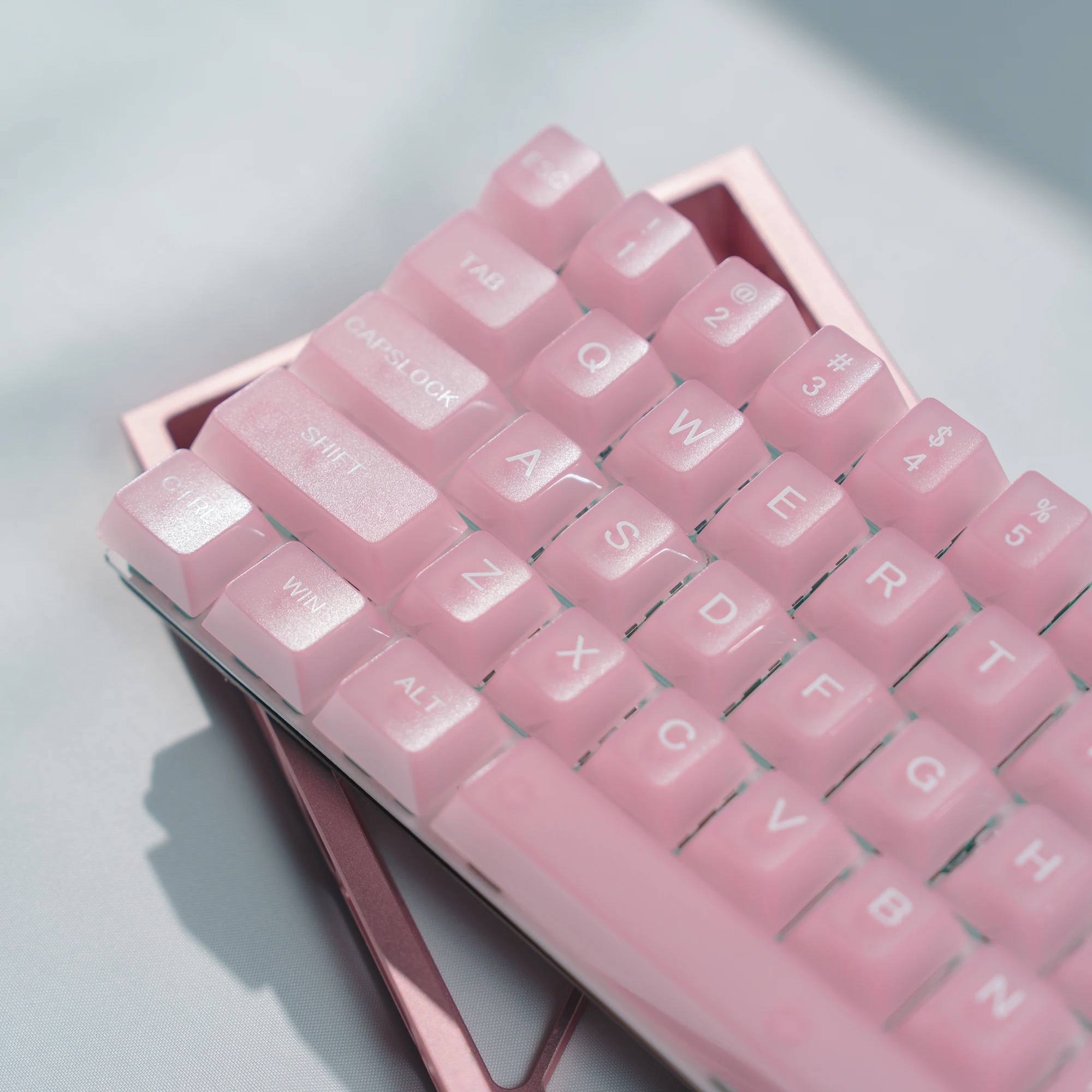 Copritasti per PC retroilluminati RGB semitrasparenti da 115 tasti Profilo MDA Copritasti con stampa UV rosa nebbioso per tastiera interruttori Cherry Gateron MX