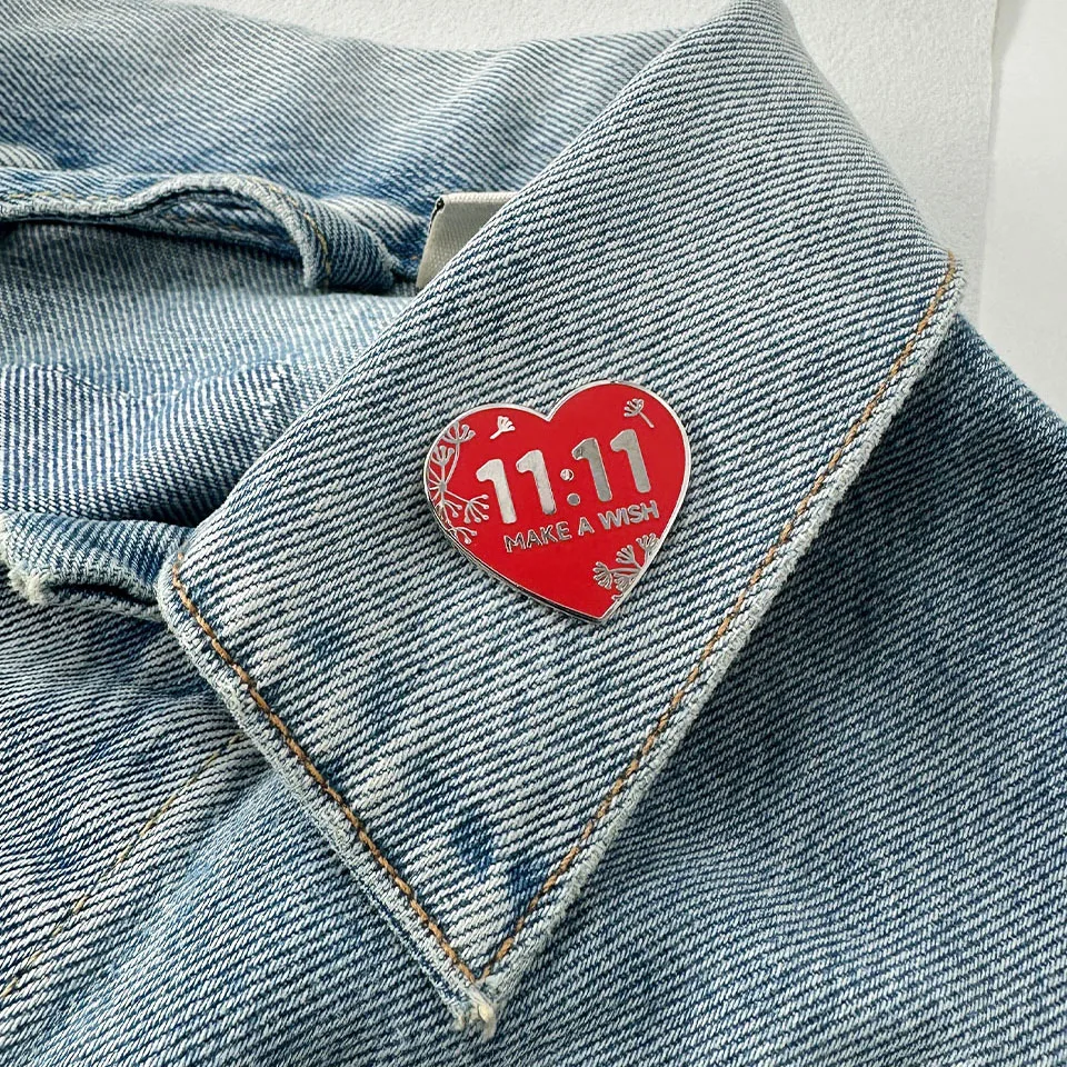 Glücksbringer 11:11 Wunsch-Herz Emaille-Pin Minimalistisches Blumen-Abzeichen Positive Energie Brosche Kleidungs-Accessoire Geschenk für Freunde – Detail 7
