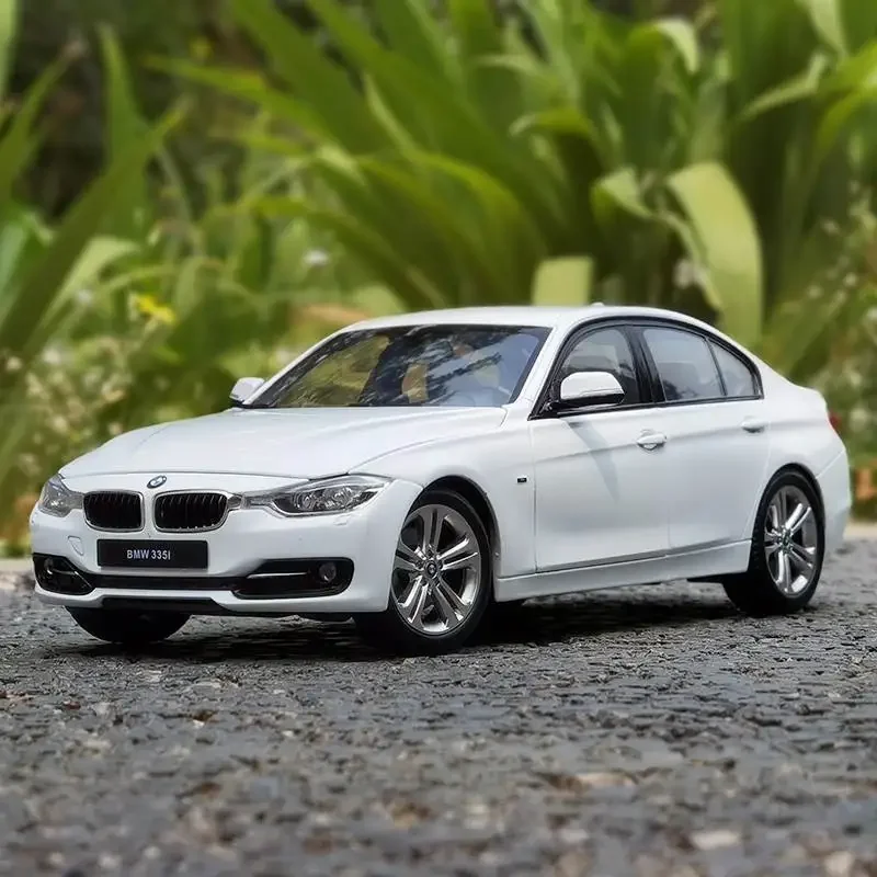 Welly Diecast 1:18 Scale Model Car High Simulator BMW 335i Classic Sports Car Metal Alloy Toy Car Gift Collection