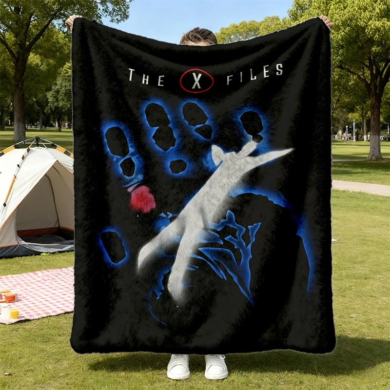 Mulder and Scully Graphic Flannel Throw, Horror Vintage Cozy Blanket