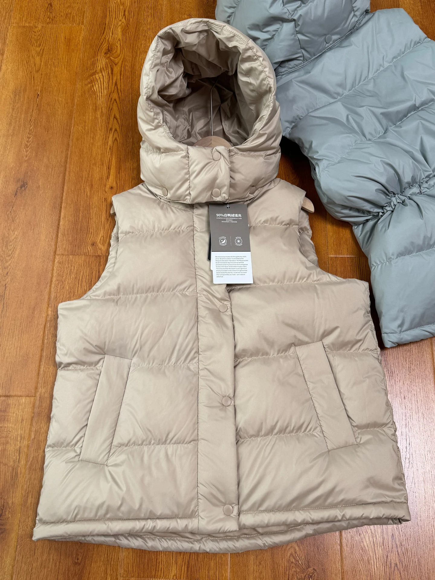 

Женский пуховый жилет-пуховик с застежкой-молнией, приталенный, комфортный, для активного отдыха и повседневной носки