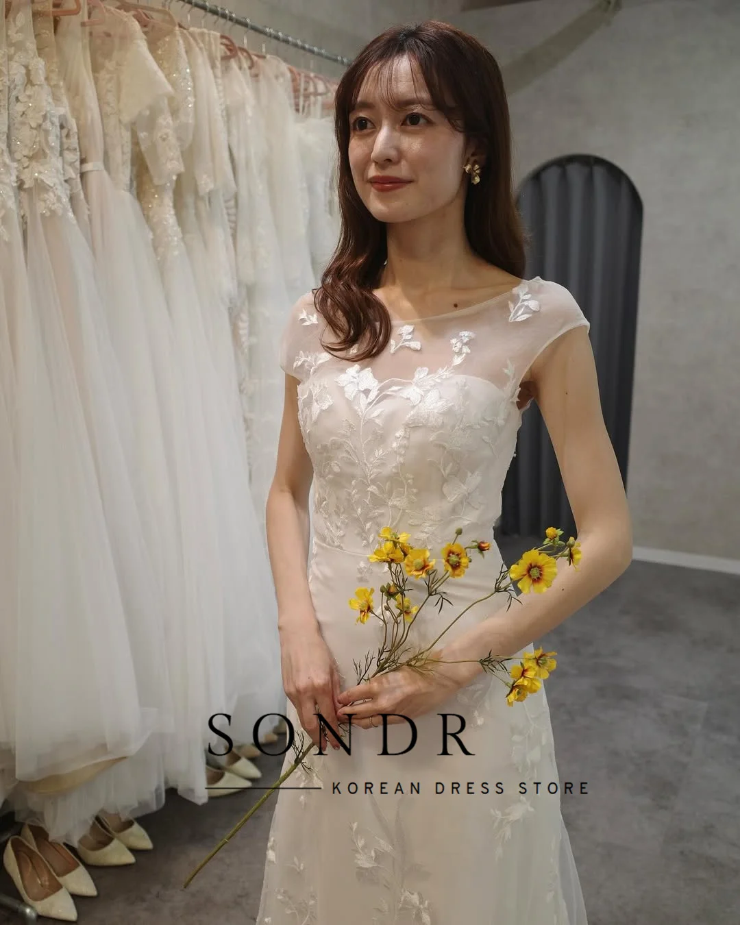 Sondr Vintage Lace Japanese Wedding Dresses Cap Sleeves Backless with Buttons Bridal Gown Customized Women Party Dresses 2026