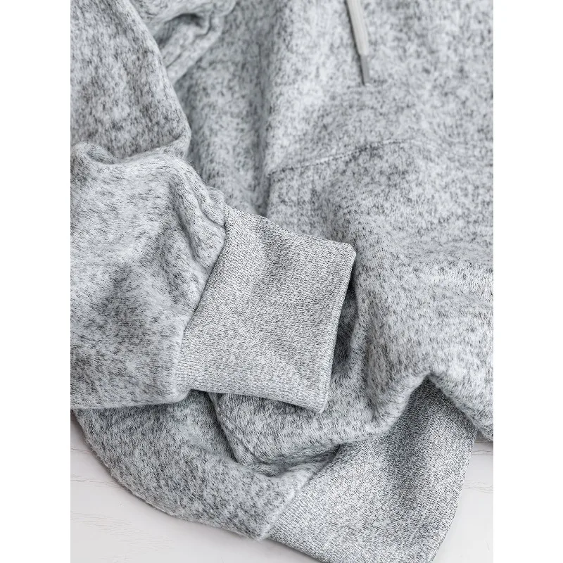 Eine Disney-Maus genießt nur den Nachmittagstee auf Halloween. Sweatshirt mit Aufdruck. Herbst-/Winter-Pullover-Sweatshirt mit Rundhalsausschnitt.