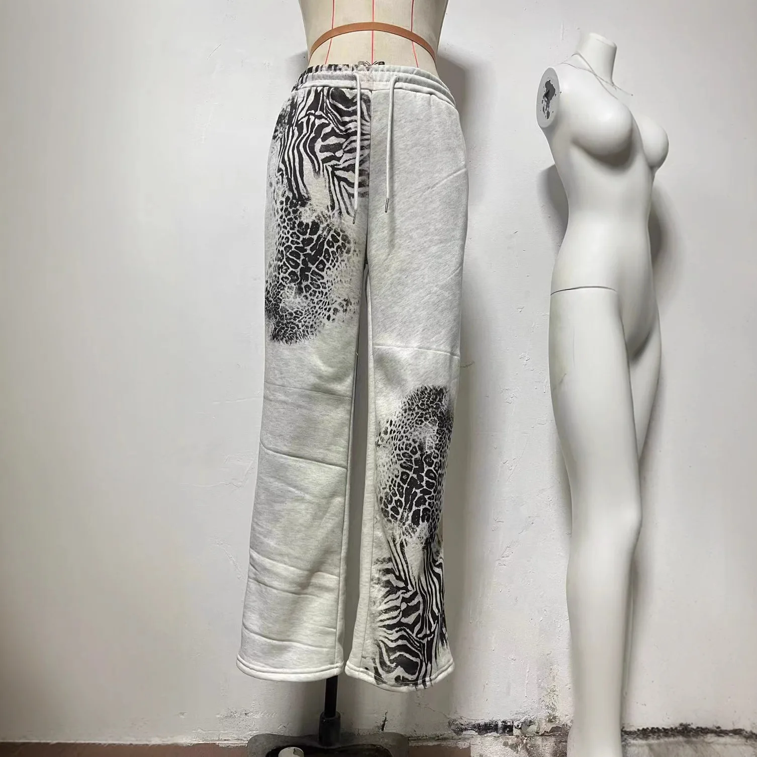 Nuevos pantalones informales con estampado de camuflaje retro americano, ropa de mujer recta de pierna ancha con bolsillos sueltos para otoño e invierno