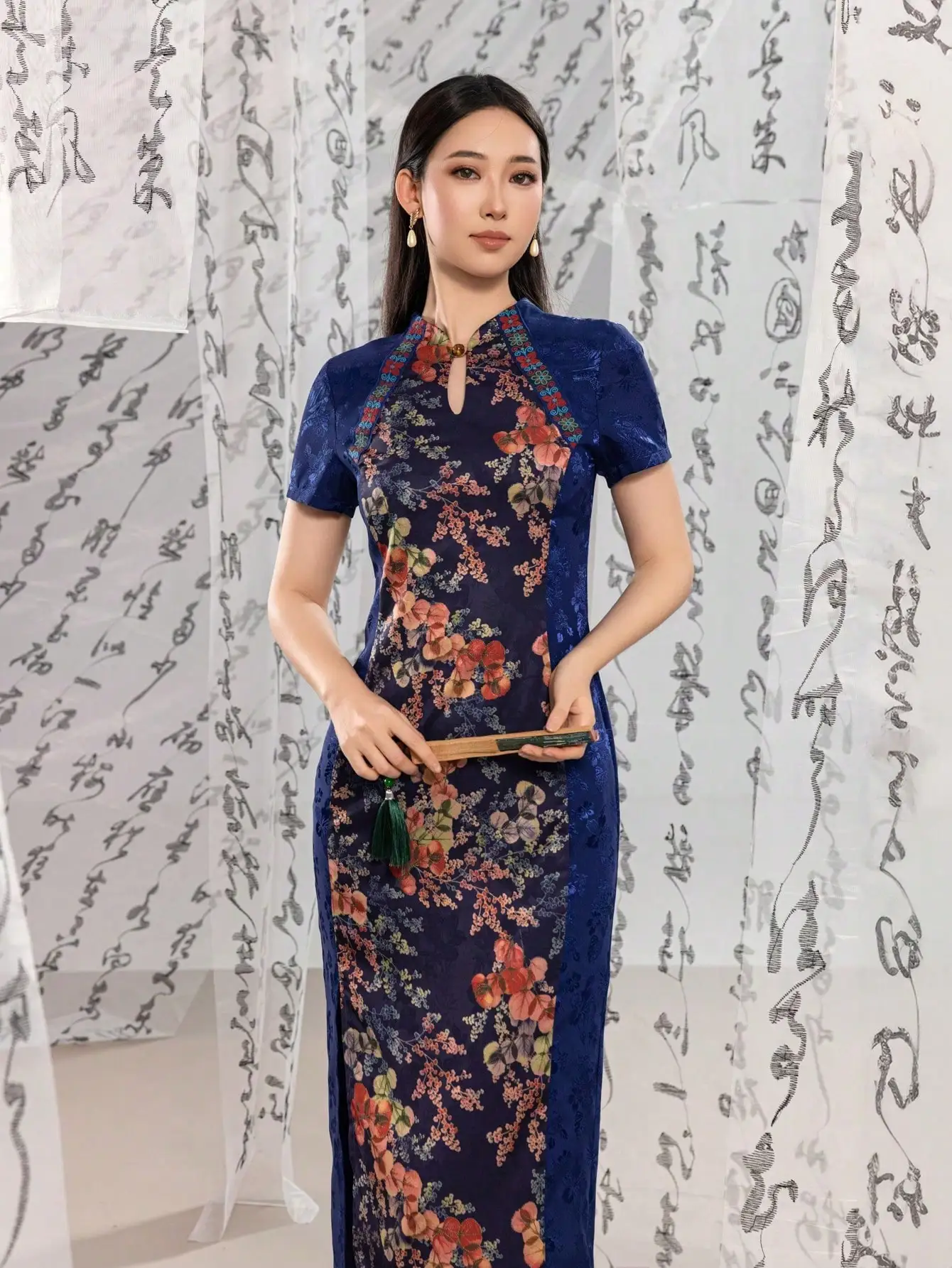 

Улучшенное платье Young Sle с цветочной вышивкой, высоким разрезом, для повседневной носки, с завышенной талией, с узором из роз, длинное, в китайском ретро-стиле