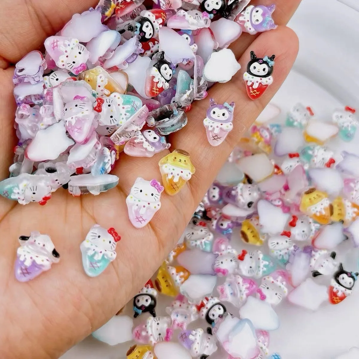 50 Stücke Gemischt Kawaii Eis Hallo Kitty Nagel Charms Harz Cartoon Kuromi Melody Nail art Dekoration Sommer Maniküre Strass