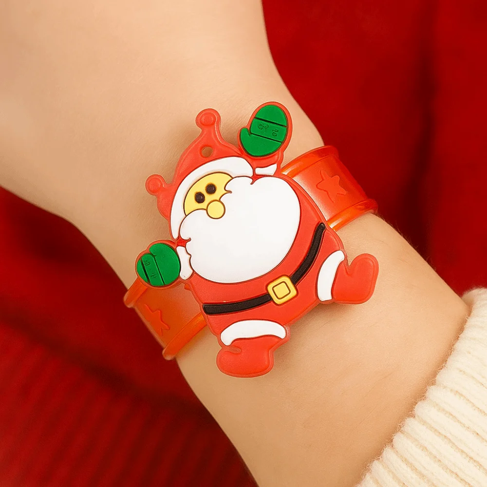 Braccialetti luminosi a LED in plastica da 3 pezzi Braccialetti luminosi regolabili per cartoni animati Effetto luminoso Giocattoli per bambini Celebrazione natalizia