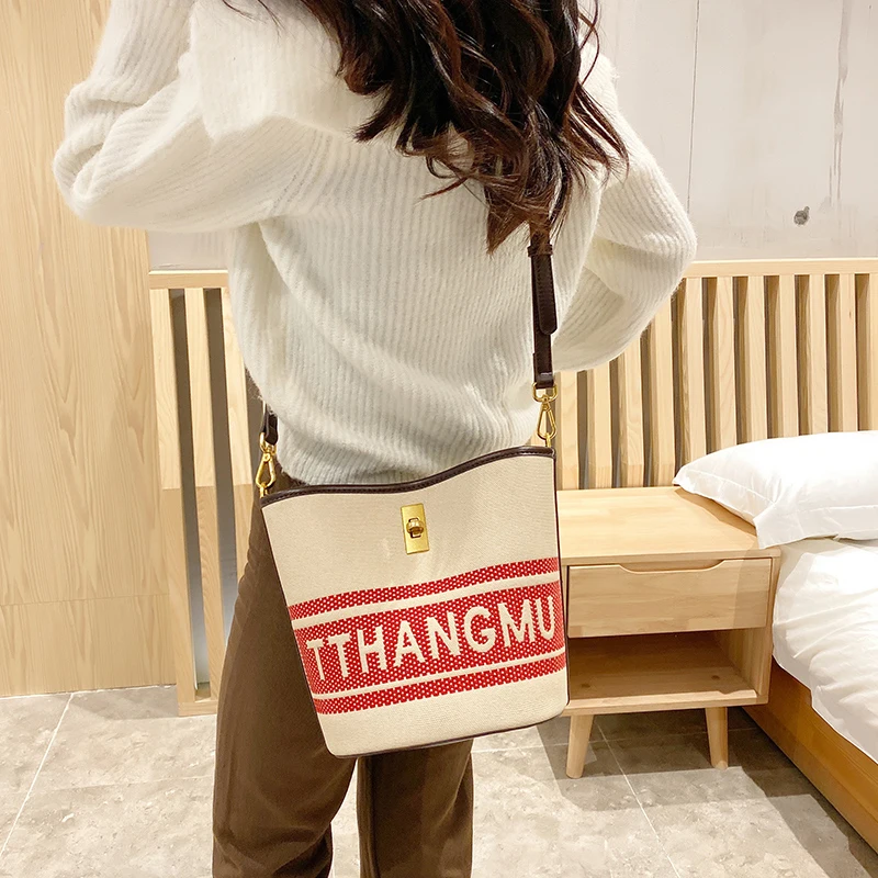 Brand Crossbody Bag For Women Luxury Designer Handbag Purse 2023 New In Canvas Letter Decoration Fashion High Quality Bucket Bag