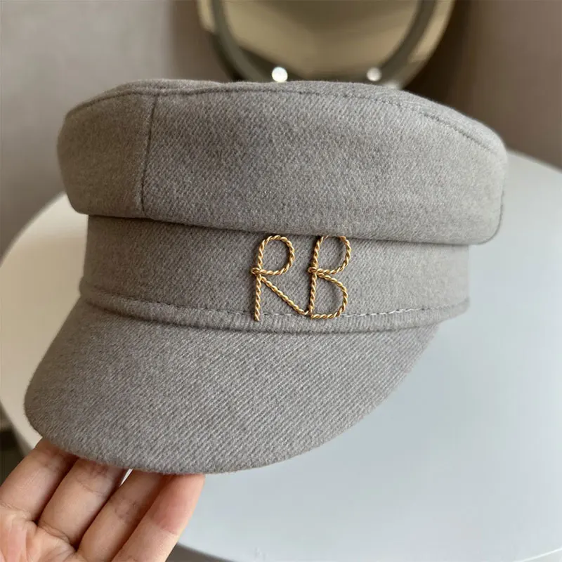 2024 New Fashion Brand Designer Autumn Winter Newsboy Caps Metal Letter Decorated Flat Gray Wool Caps Chapeu Octagonal Cap