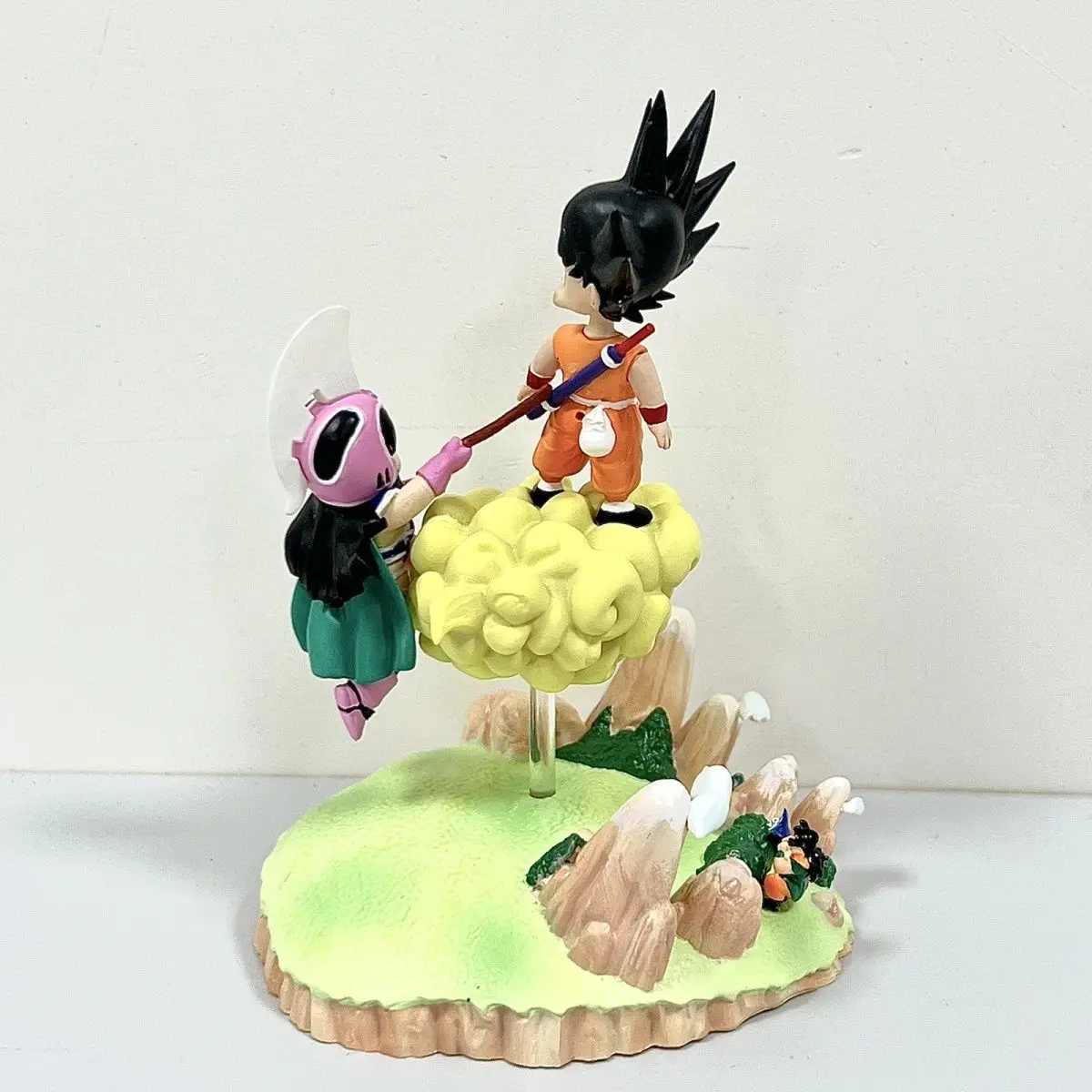 Hot 10cm Dragon Ball Anime Figure Sun Goku Chichi Somersault Cloud Model Dolls Figurine Decor Action Figures Collecte Toys Gifts