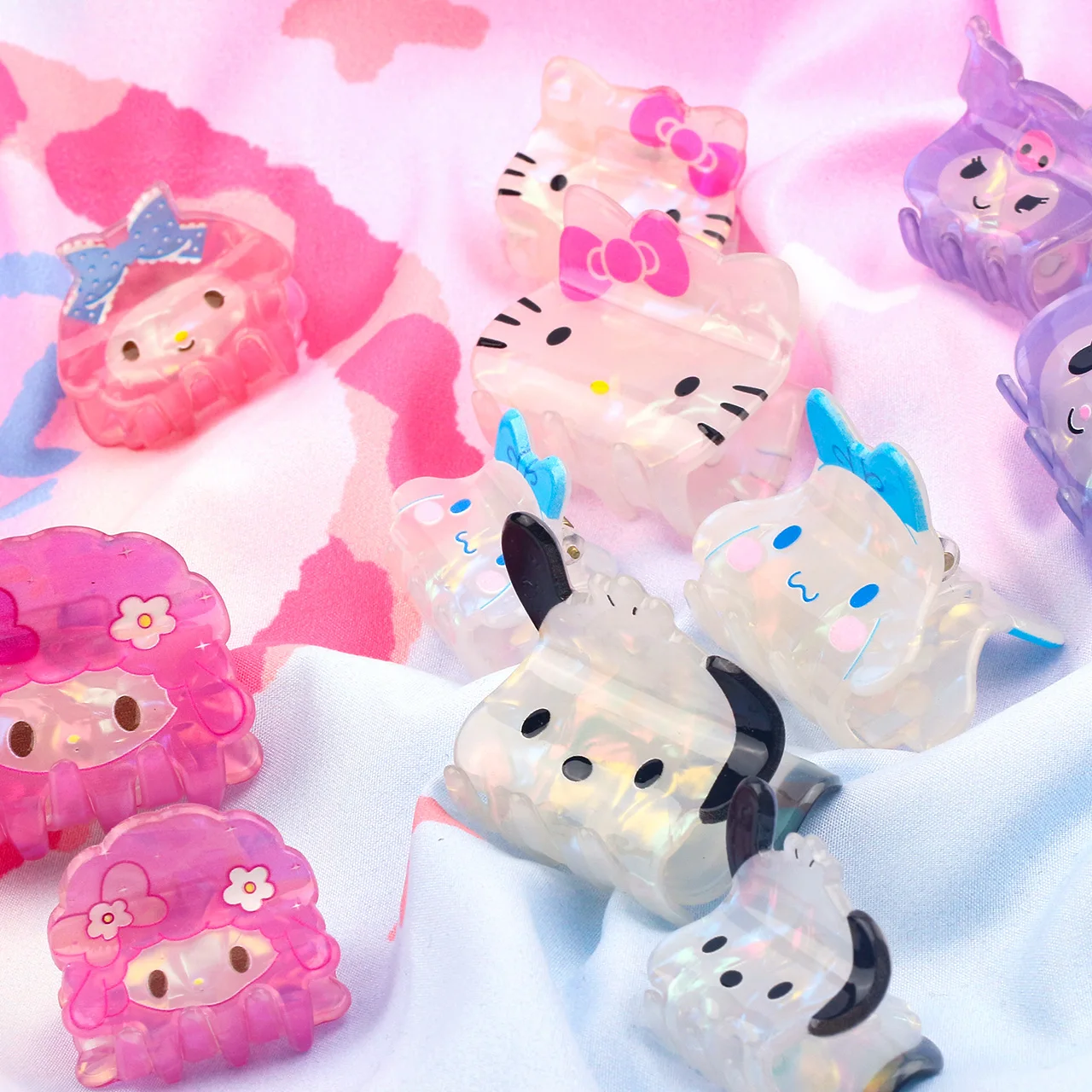

Random 6Pcs Sanrio cute cartoon daily decorative headwear and hair accessories, acrylic hair claws for gifting and photo taking