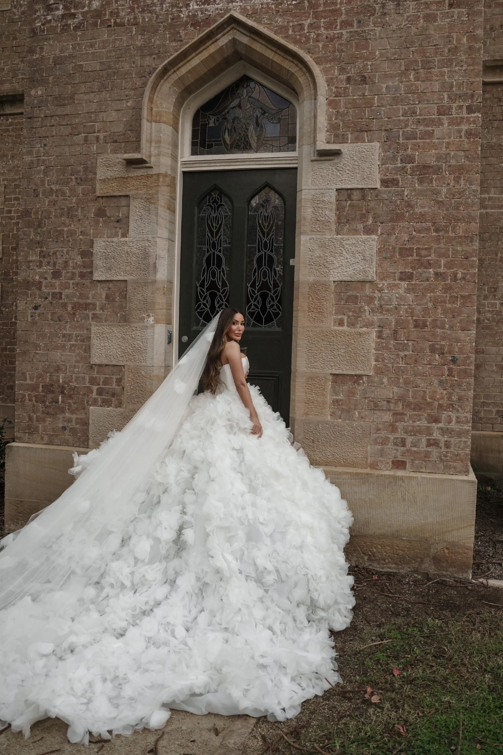 Luxurious White A-Line 3D Floral Women's Wedding Dress With Sexy Exposed Straps Train Bride Dress Vestido De Noiva Customized view 2