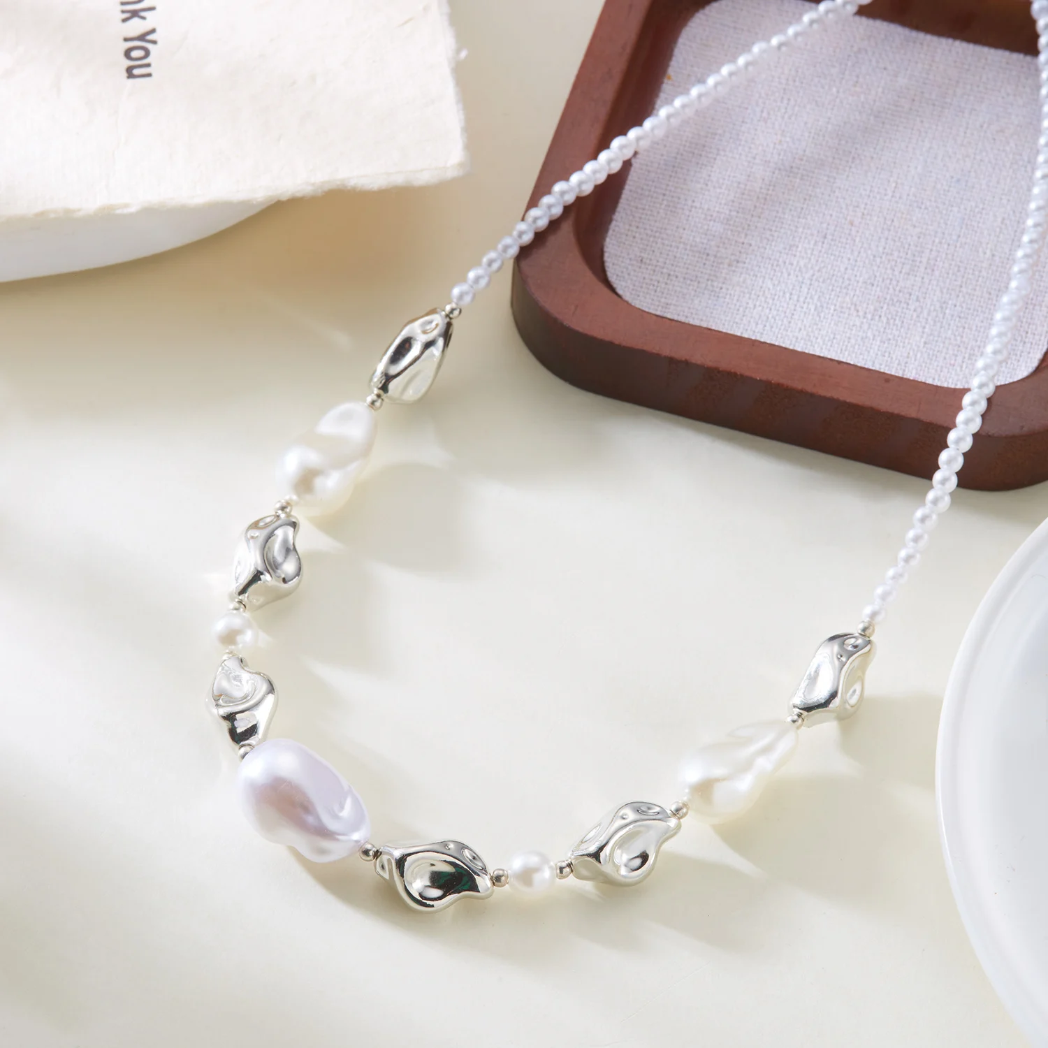 Exquisite barocke Imitationsperlen-Halskette für Frauen, minimalistische, unregelmäßige Herzform, geschichtete Kette, Freundschaftsschmuck, Geschenke – Detail 10