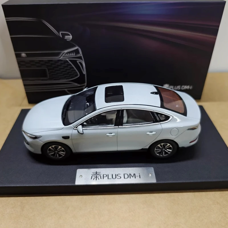 Diecast escala 1:32 byd qin plus dm-i 2025 2a geração liga modelo de carro adulto coleção presente lembrança exibição mostrar