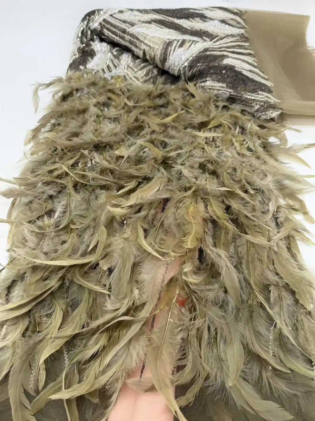 Haute lusso fatto a mano 3D piuma applique design moda africana in rilievo pizzo netto tessuto francese abito da sera in pizzo netto CC1809