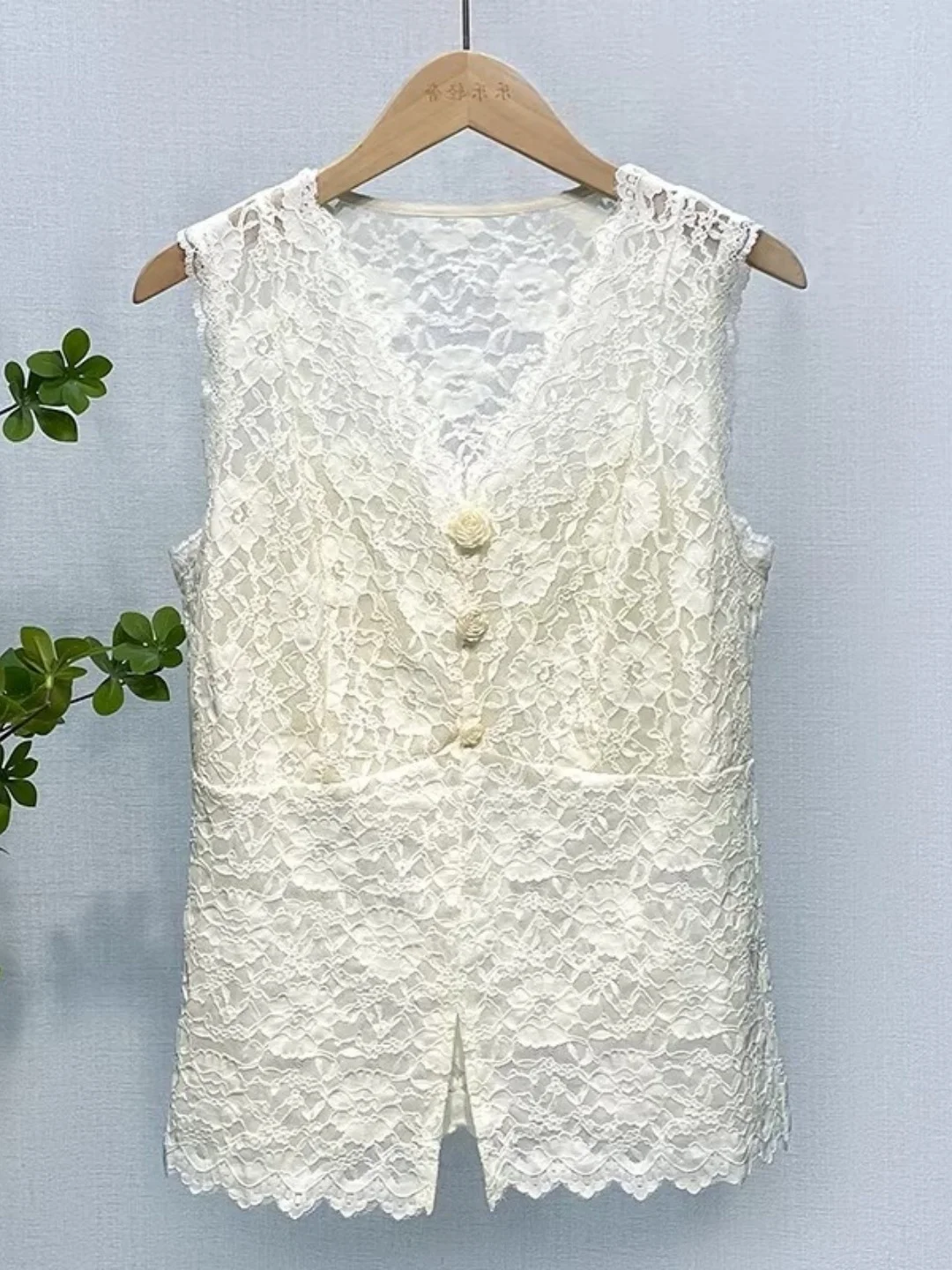 Design Lace Splice Slim Fit Vest Large Size Outerwear Casual Style Button Placket Hollow out Sleeveless Top for plus Size Women