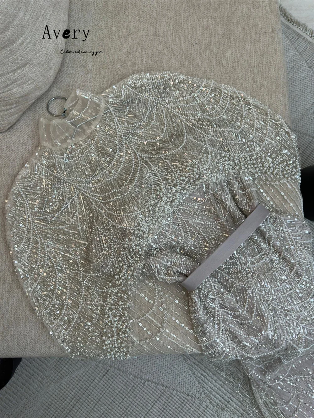 Avery personalizado fishtail frisado tripulação pescoço sem mangas vestidos de luxo para vestido de baile luxo 2025 vestidos femininos para festa de casamento