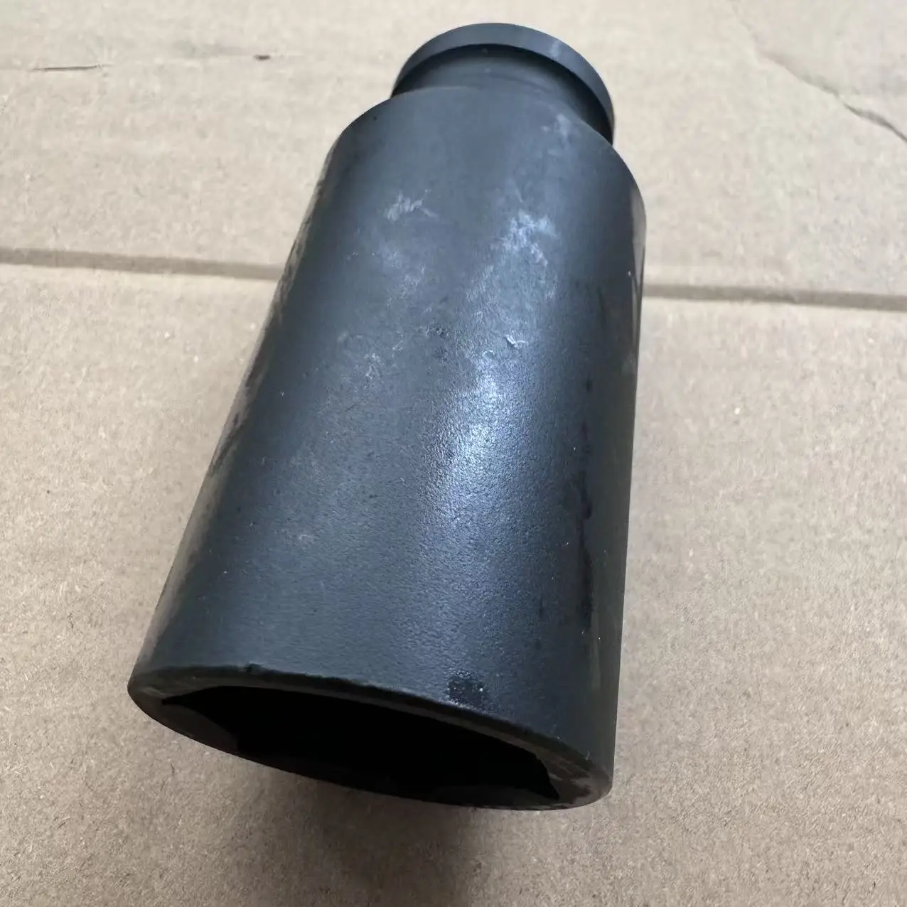 Picture 4: Special Sleeve for Tesla Solenoid Valve Disassembly Compatible with Various Models