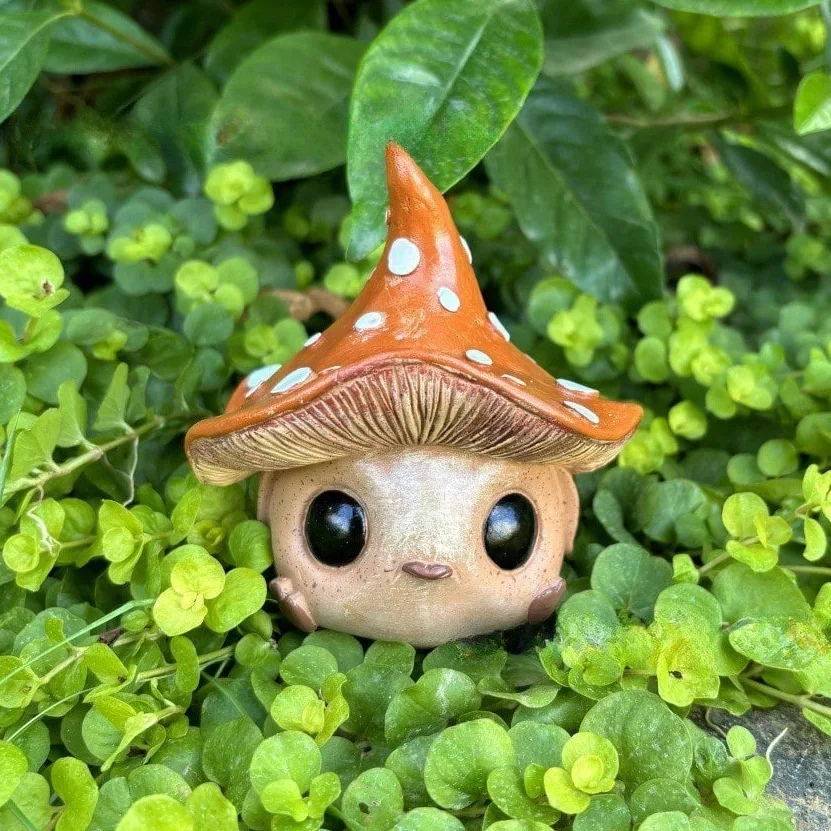 

‌Cartoon Alien Figurine‌ - Unique Office & Home Decor with Fantasy Style