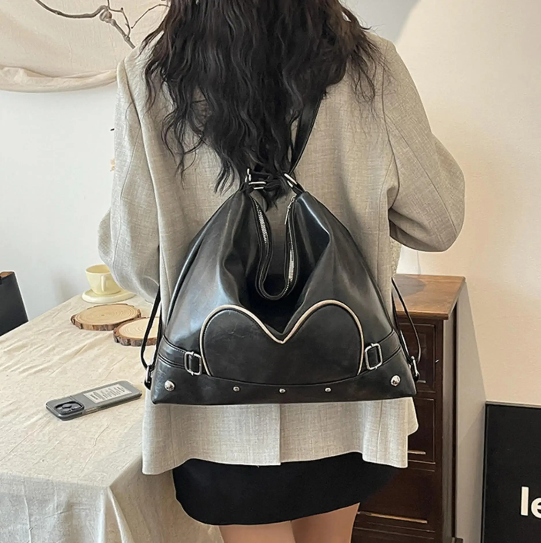 

Small niche design, relaxed bag, women's crossbody backpack, high-end tote bag, single shoulder commuting bag