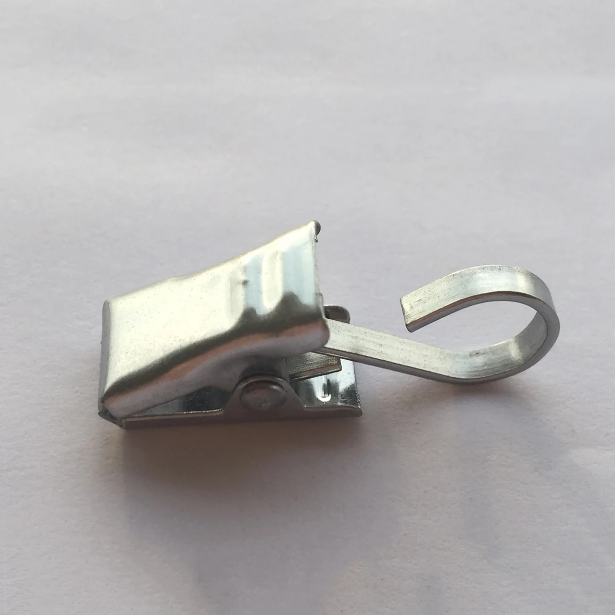 

30Pcs Metal Curtain Hanging Clips Stainless Steel Drapery Hook Rings Secure Spring Tension for Clinics Schools Hospitals