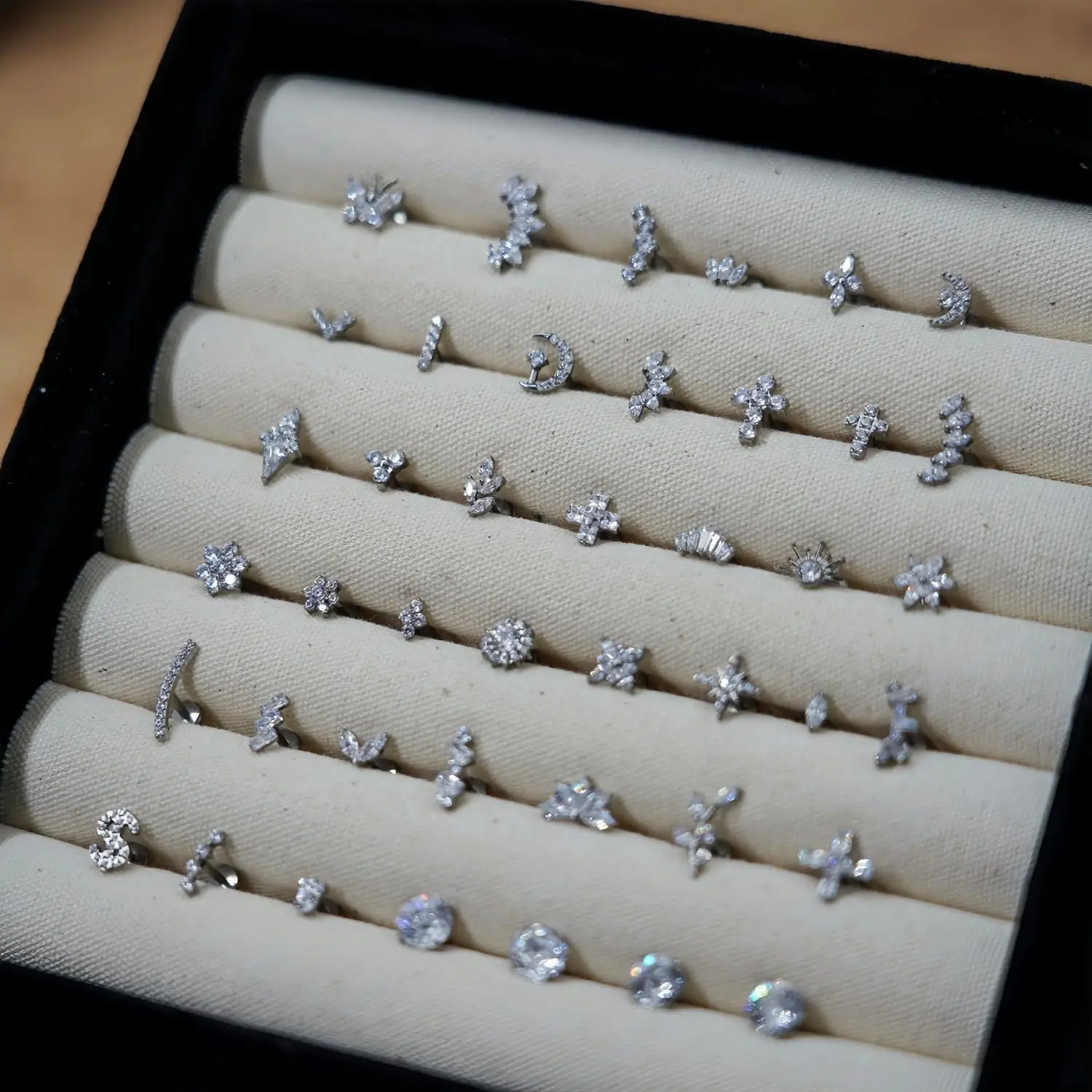 1Pc G23 التيتانيوم Labret الأذن Tragus أقراط Stud داخليا خيوط الزيركون حلقات الشفاه الغضروف حلبة ثقب المجوهرات الجسم 16G