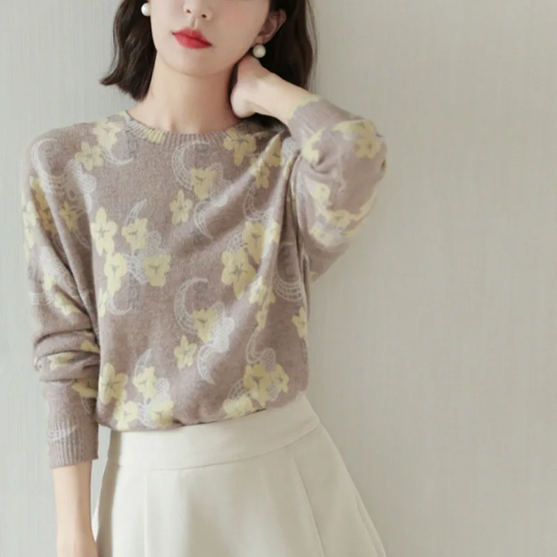 

Long Sve Knitted Base irt Loose Embroidered Camere Sweater for Women Ele Faionable Winter Top