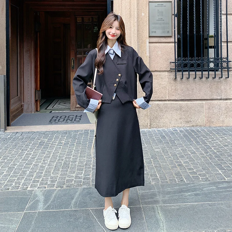 

Fake two-piece contrasting color casual cardigan top +youthful temperament half skirt women autumn new two-piece set