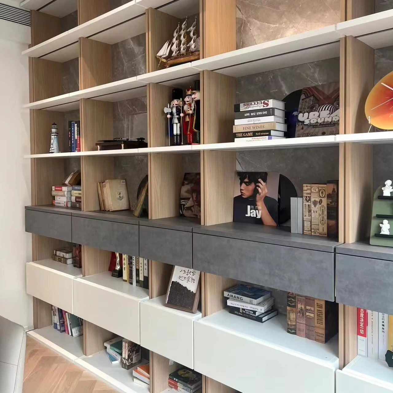 Sustainable Living Design - Luxuriöser Nachhaltiger Massivholz-Weinschrank mit Glastür, Moderner