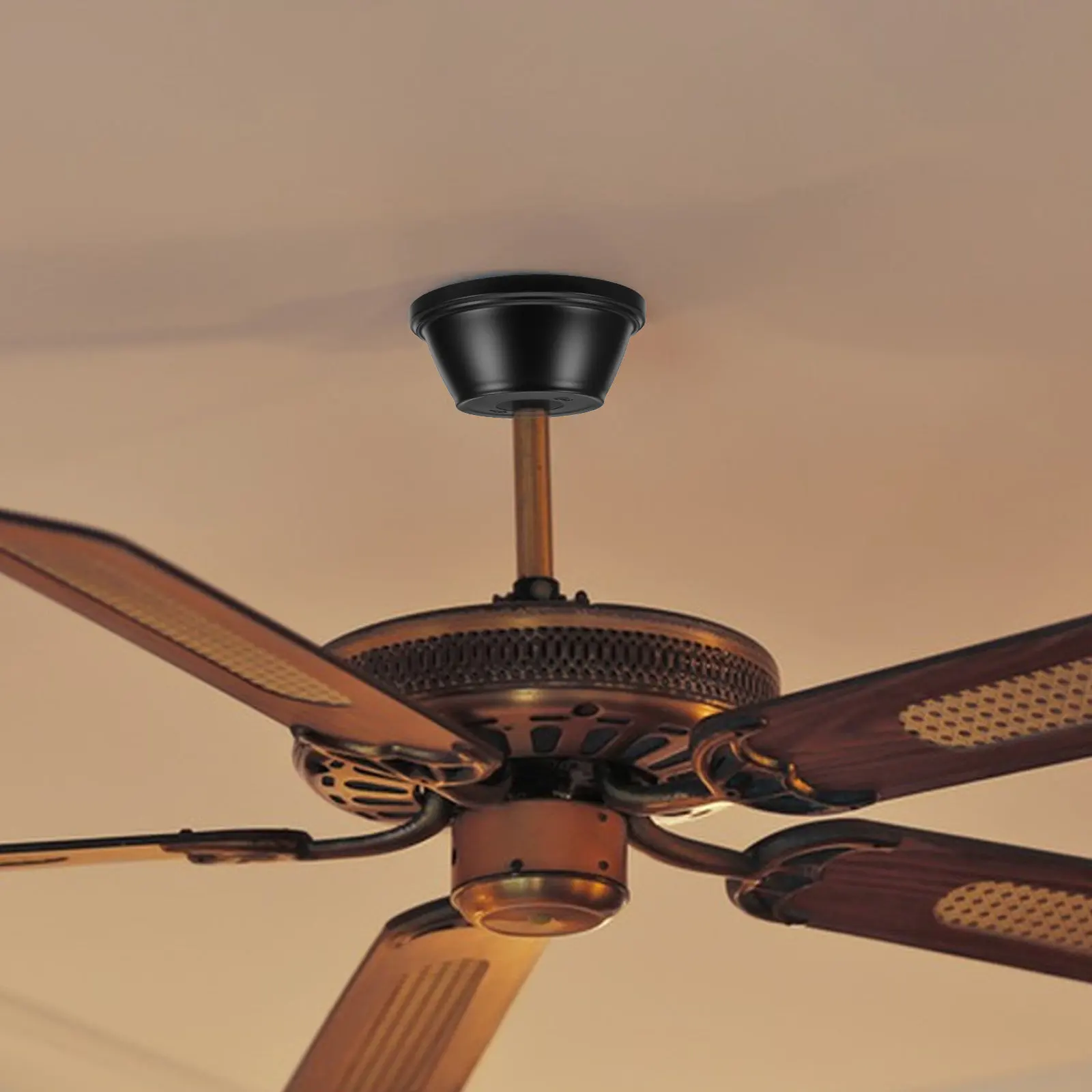 

Комплект из 2 элегантных защитных накладок для потолочного вентилятора, универсальные детали для вентилятора, подходят для гостиной, спальни, офиса, рассеивание света