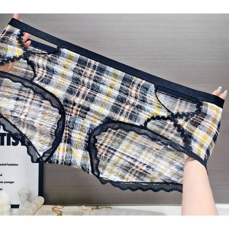 The New High-end Women's Underpants Perforated Checkered Patterns Popular Instagram Pure Sensual Lace Triangle Pants Breathable