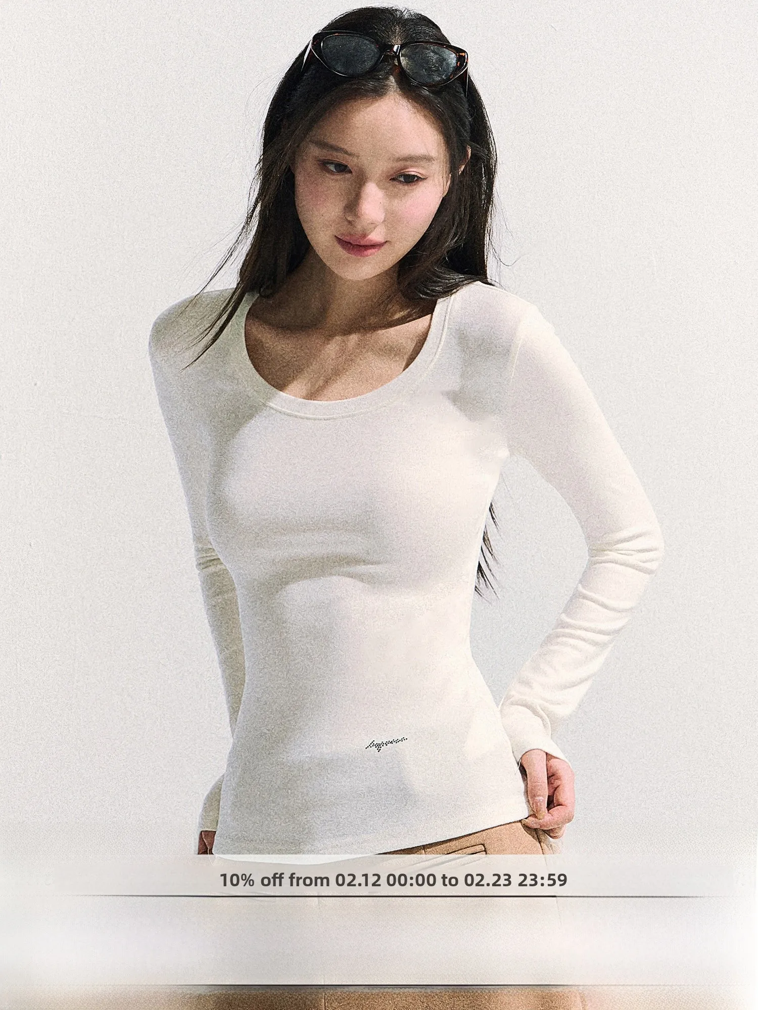 

Женская облегающая футболка с U-образным вырезом и начесом, осенне-зимняя, с низким вырезом, в корейском стиле, для повседневной носки, модная, с алмазным термотрансферным принтом