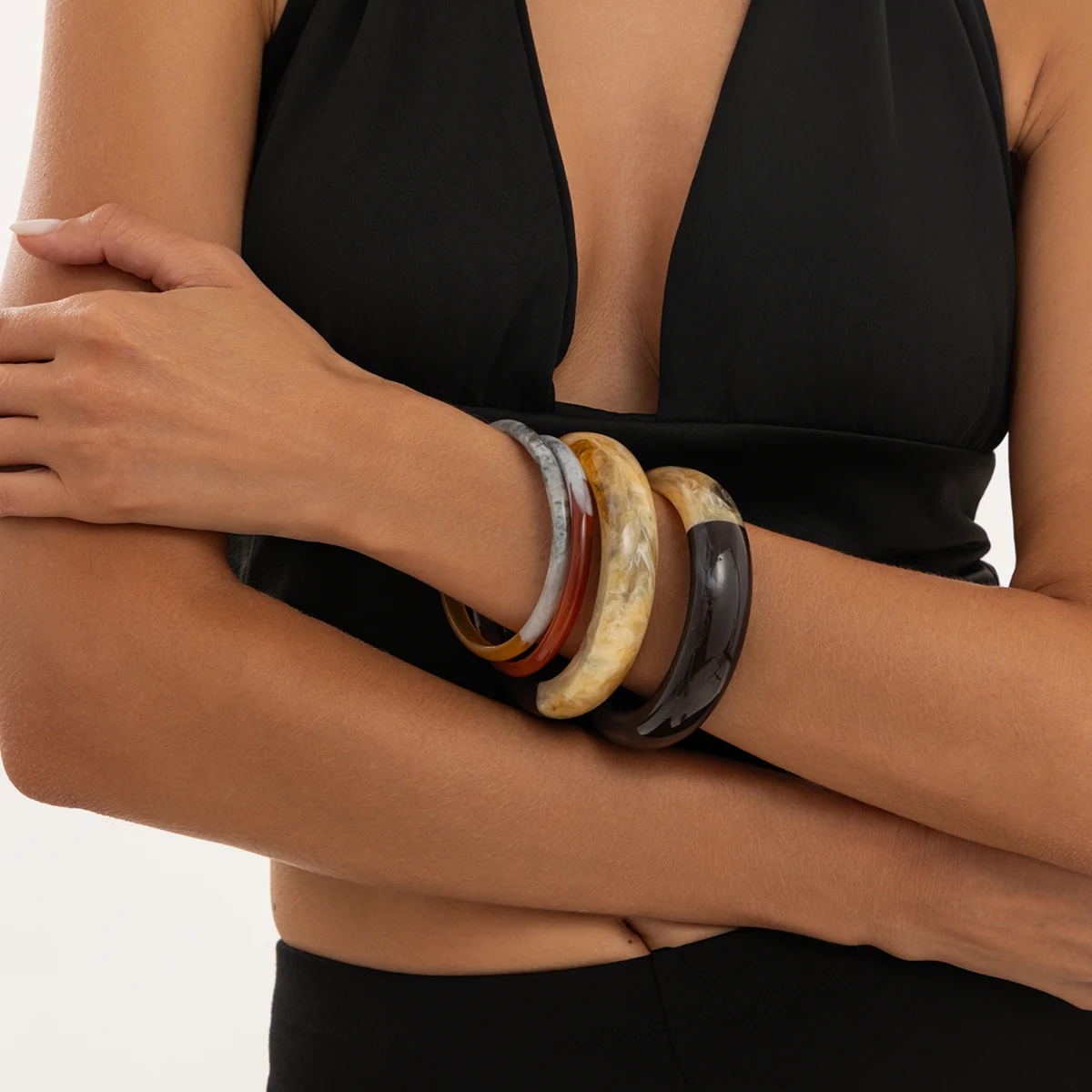 Ingemark 4-teiliges Set Elegantes Harz-Acryl-Armband für Frauen Minimalistisches Mehrschichtiges Gestapeltes Rundes Armreif Schmuckgeschenk – Detail 2