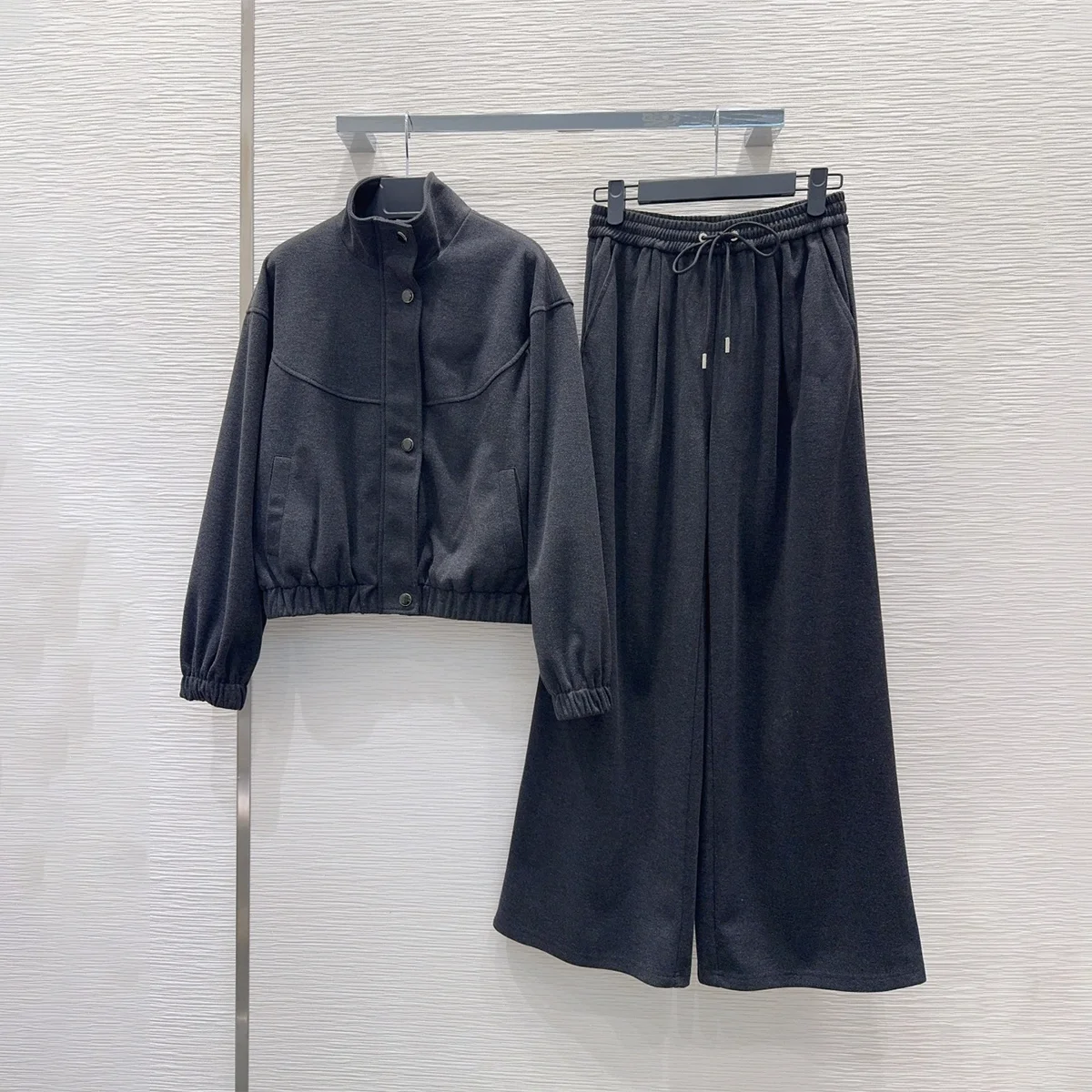 2026 High Quality Women Stand Collar Cropped Jacket Wide Leg Pants 2Pcs Outfit Set26102004