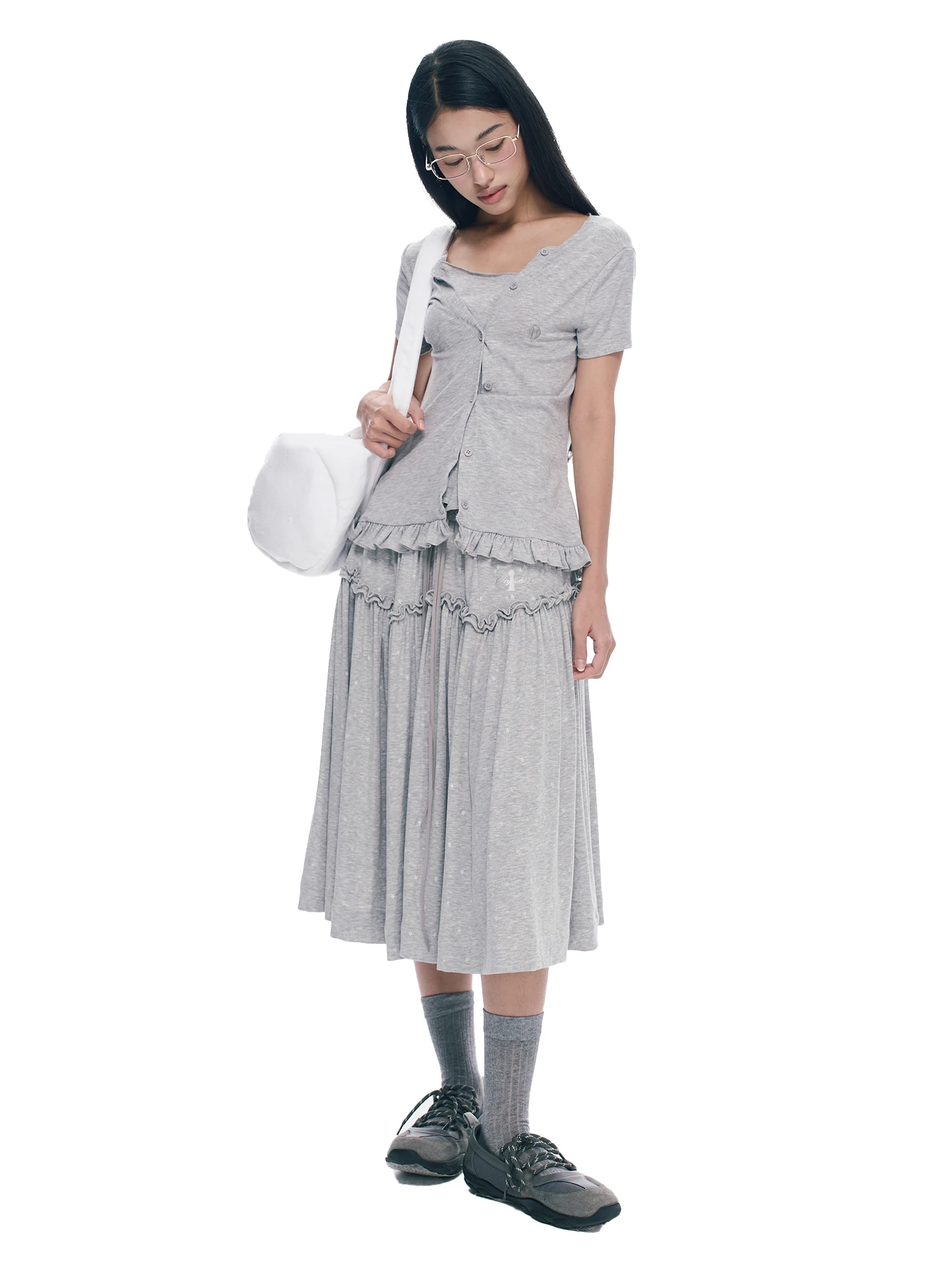 NECY Studio Nieregularny Krój Haftowany T-shirt Wiosna Lato Uroczy Regularny Krój Mieszanka Poliestru Damska Bluzka