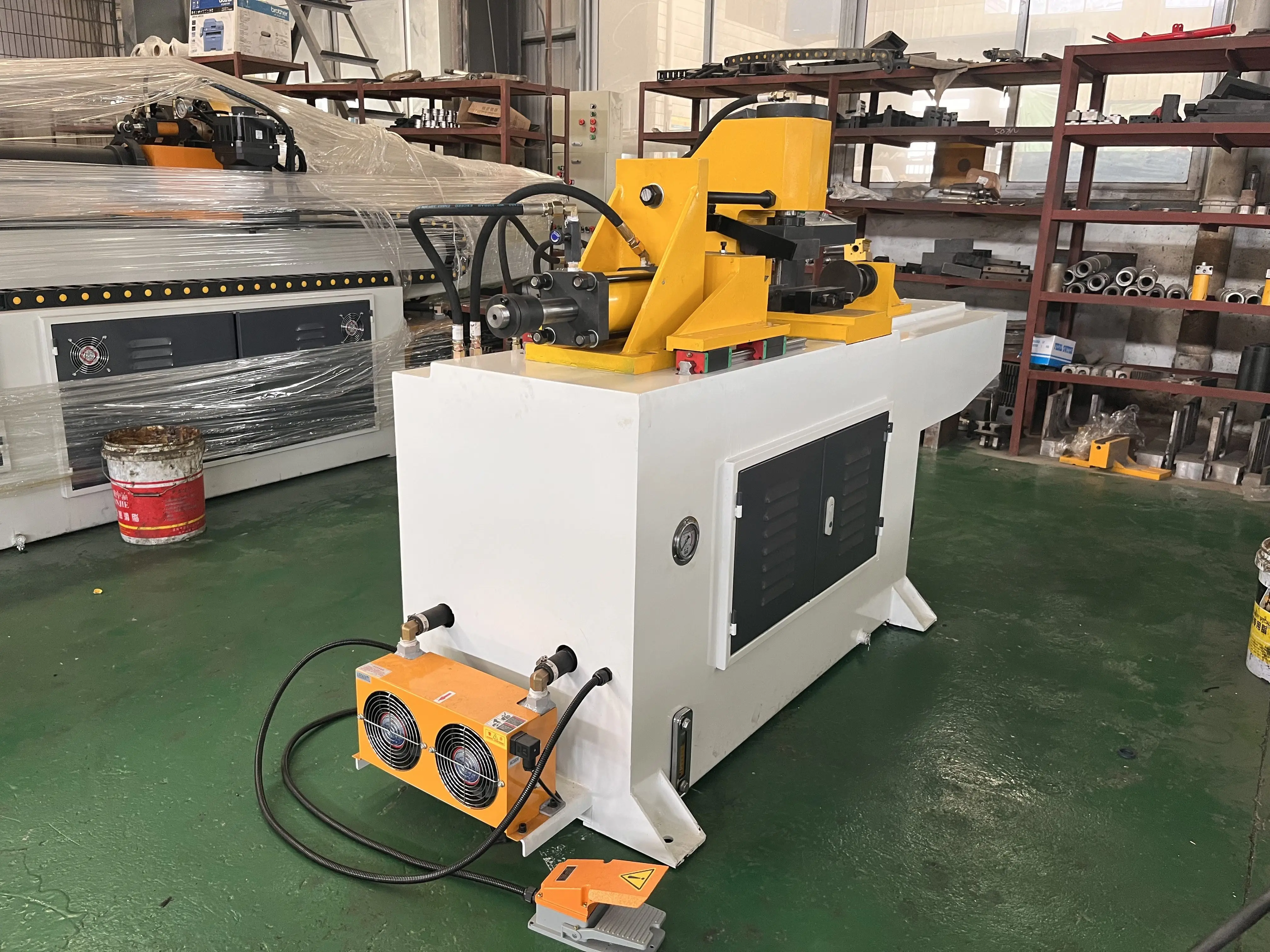 Semi-automatic pipe end shrinking machine