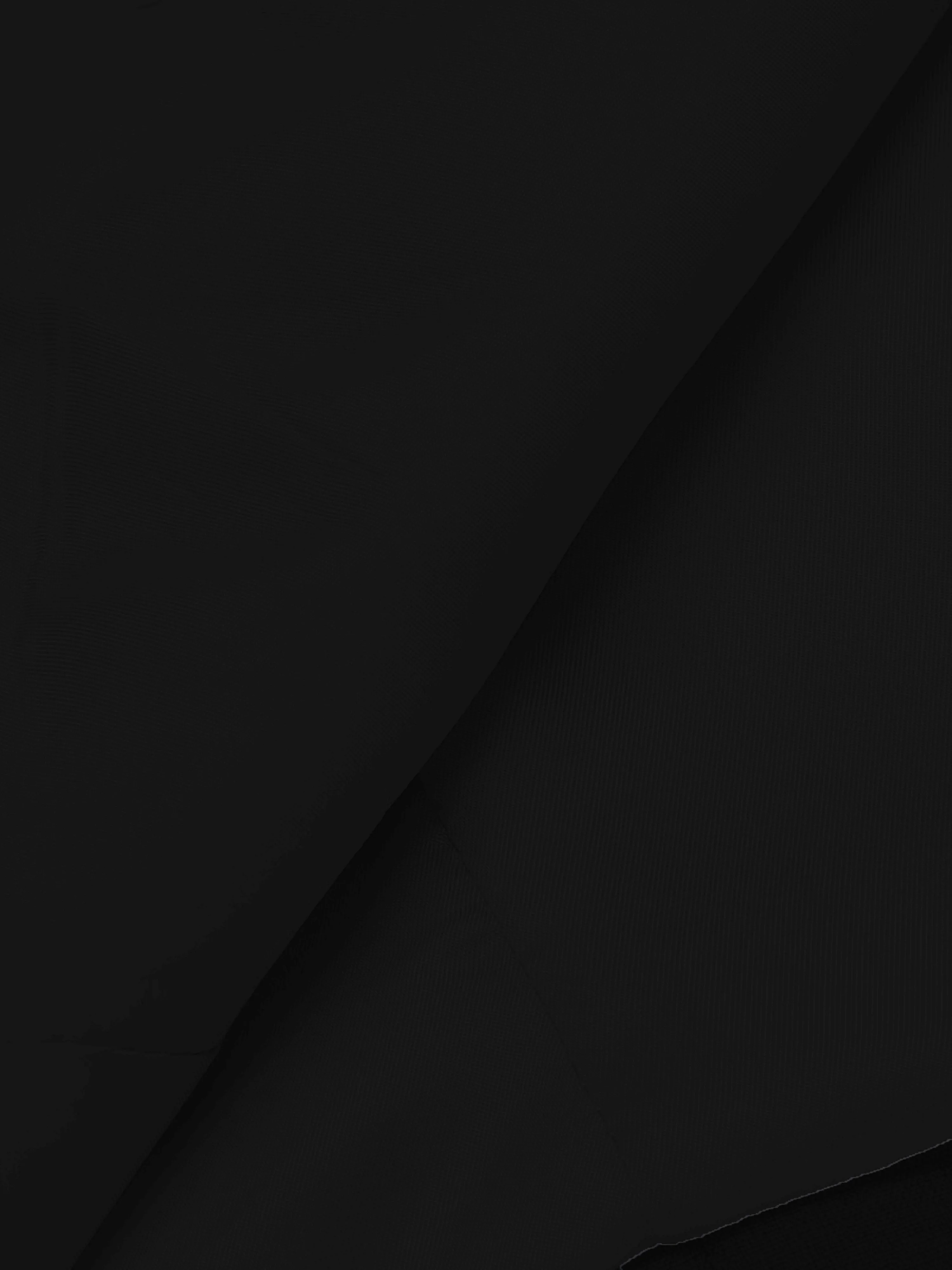 Ta uniwersalna męska czarna marynarka jest idealna do noszenia na zewnątrz; jest stylowa i wyposażona w wiele kieszeni.