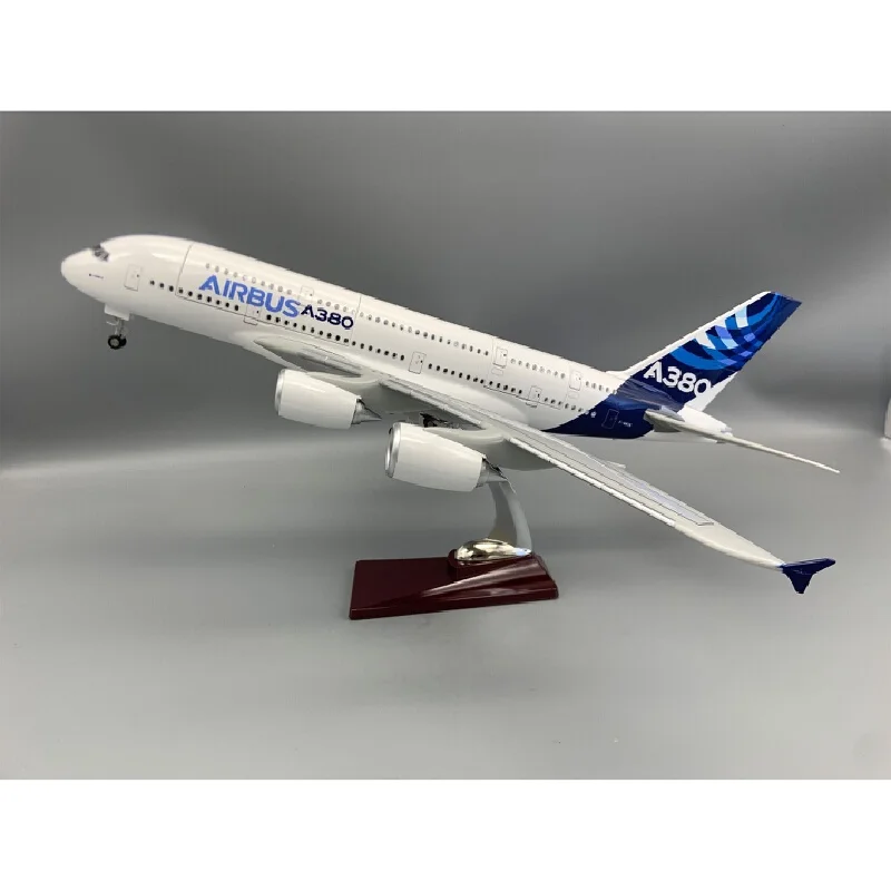 

Модель-прототип Airbus A380 в масштабе 1:160 с открывающимися дверями, светодиодной подсветкой и выдвижным шасси - высокодетализированная статическая модель для демонстрации