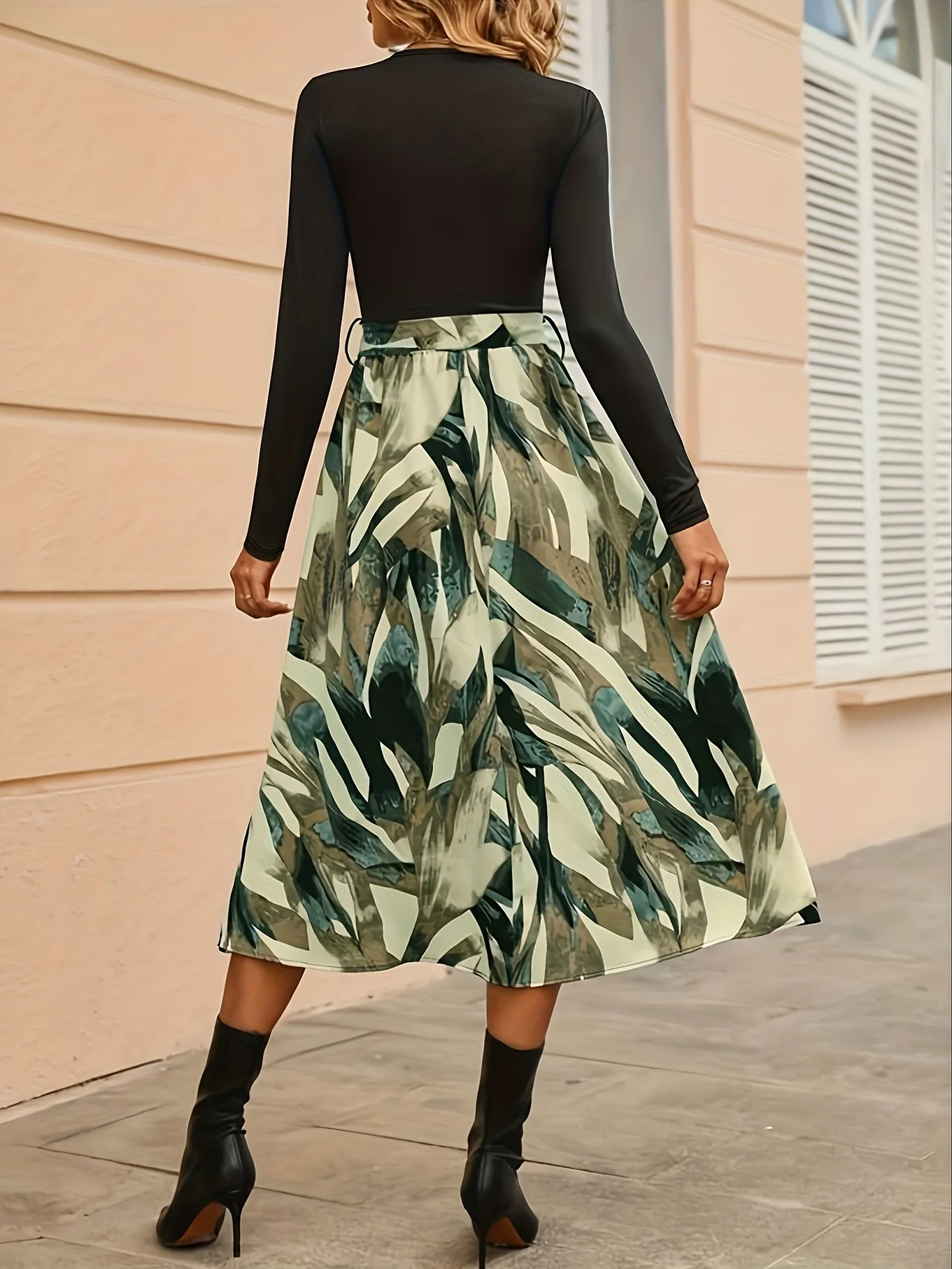 Gewebtes Damenkleid in Übergröße