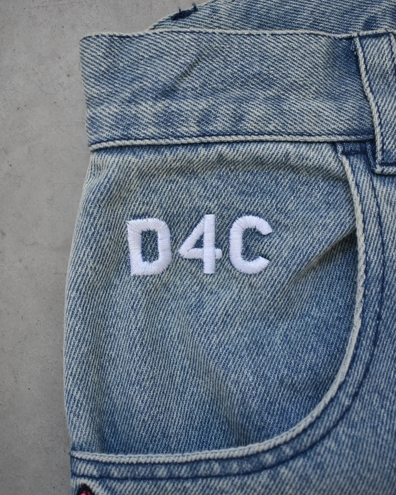 D4C JoJo  Y2K Men High Waist Baggy Jeans Women Pink Heart Side Embroidery Loose Fit Washed Denim Pants Streetwear Wide Leg Pants view 6