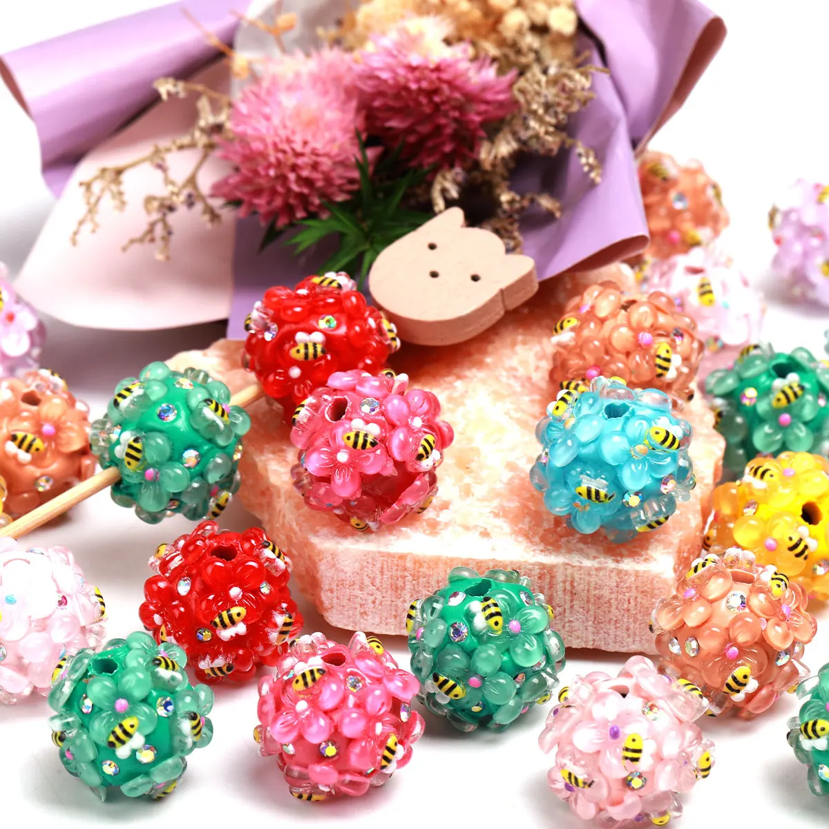 4 stücke Zufällige Farbe Kleine Tier Muster Blume Acryl Perlen Lose Spacer Perlen Für Schmuck Machen DIY Perlen Stift Armband