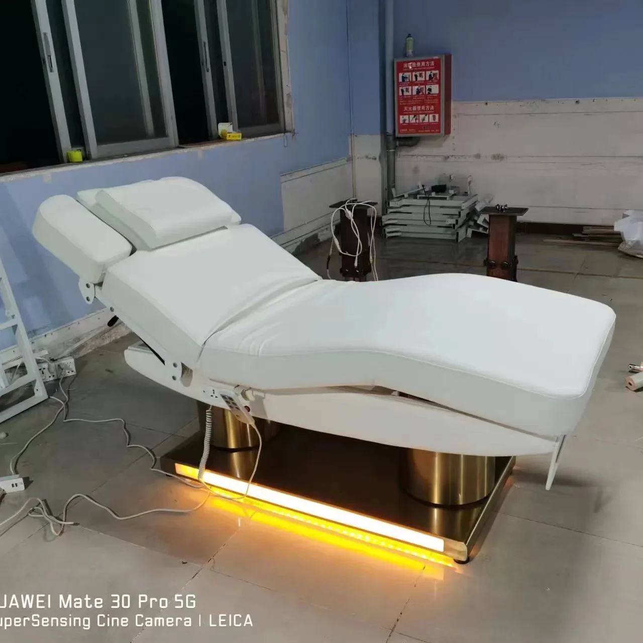 

Luxury Beauty Shop Thickened Stainless Steel Base White Thai Massage Bed 4 Motors Electric Heavy Facial Spa Bed