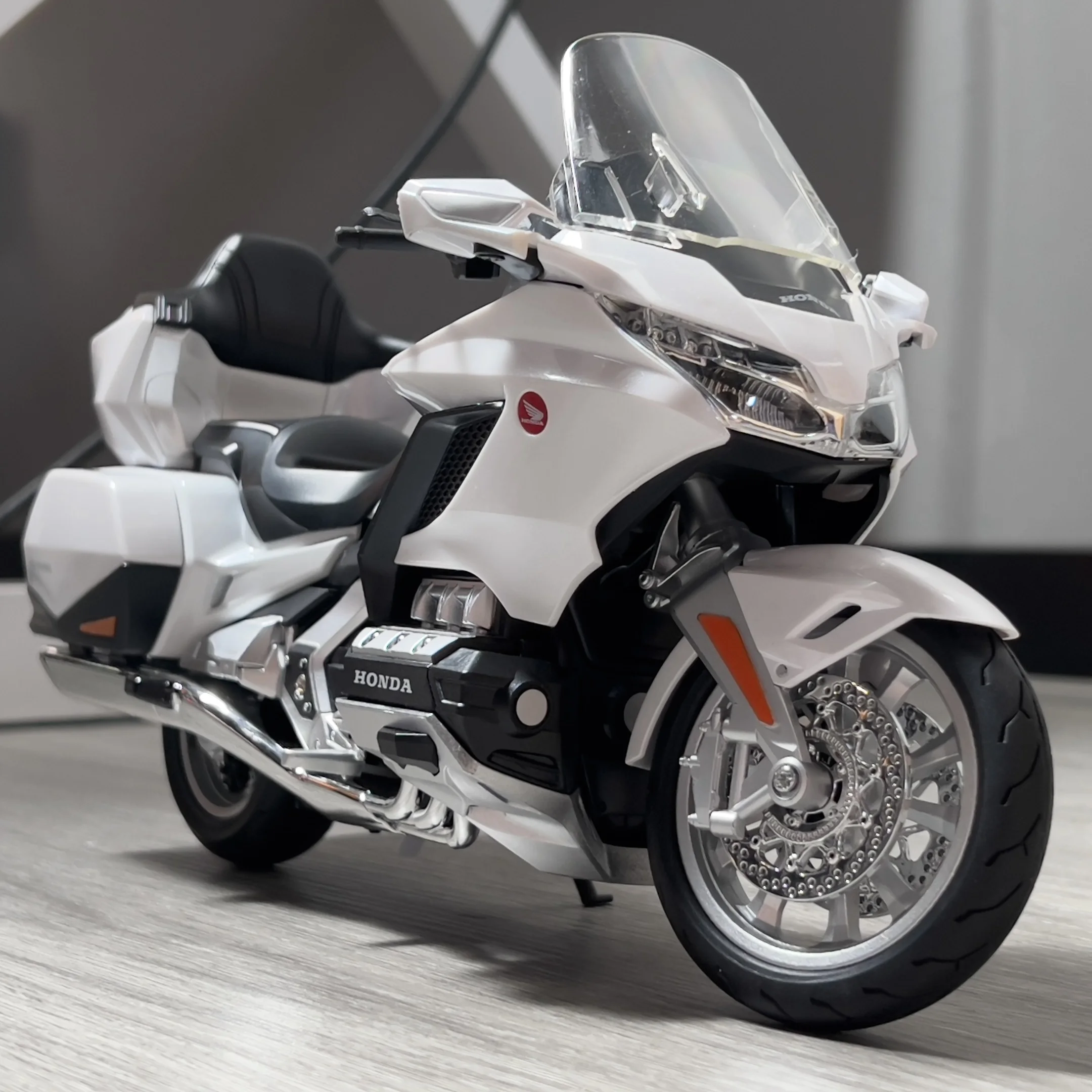 1:9 Honda GL1800 Gold Wing Tour AIRBAG Luxury Travel Alloy