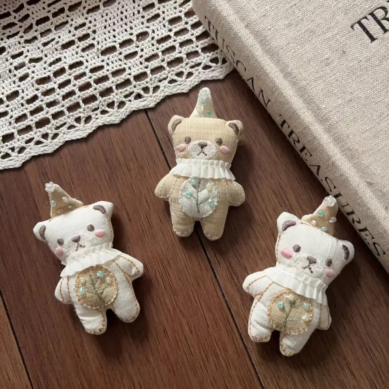 High Quality Soft Stuffed Fabric Beaded Little Bear Hair Accessory Brooch Pin DIY for Bag Keychain Clothing Embellishment