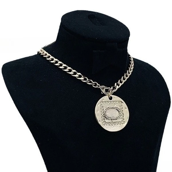 

Подвеска с круглым бриллиантом и буквой в форме карты, эпоксидное жемчуг Xiaoxiangfeng, новое женское ожерелье