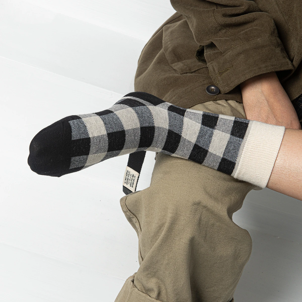 韓国のトレンディな原宿ファッション女性の幾何学的なチェック柄の靴下男性のヒップホップ綿ニュートラルストリートスタイルの斬新な靴下